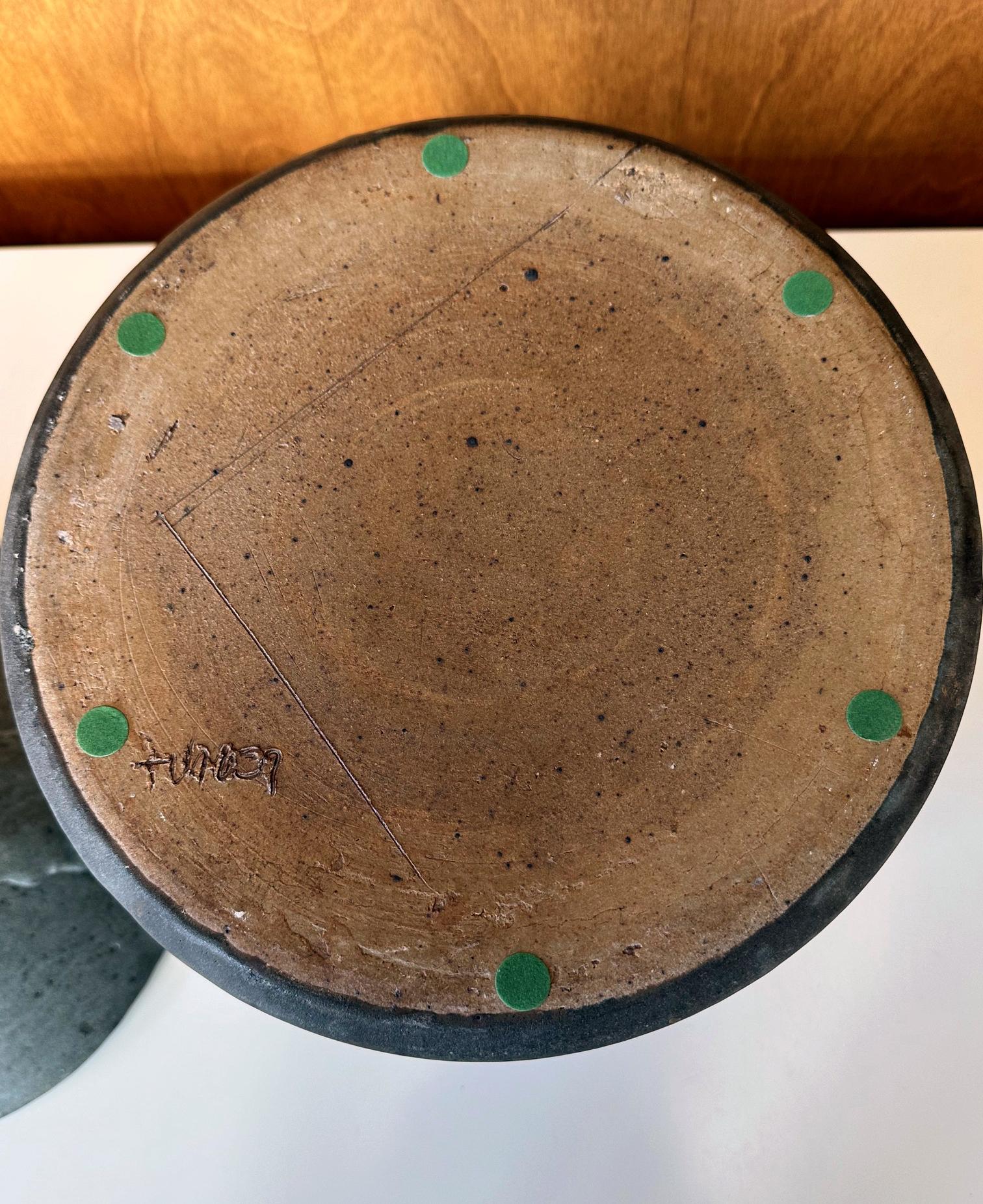 Jarra escultórica de cerámica Ashanti Robert Turner expuesta en venta 2