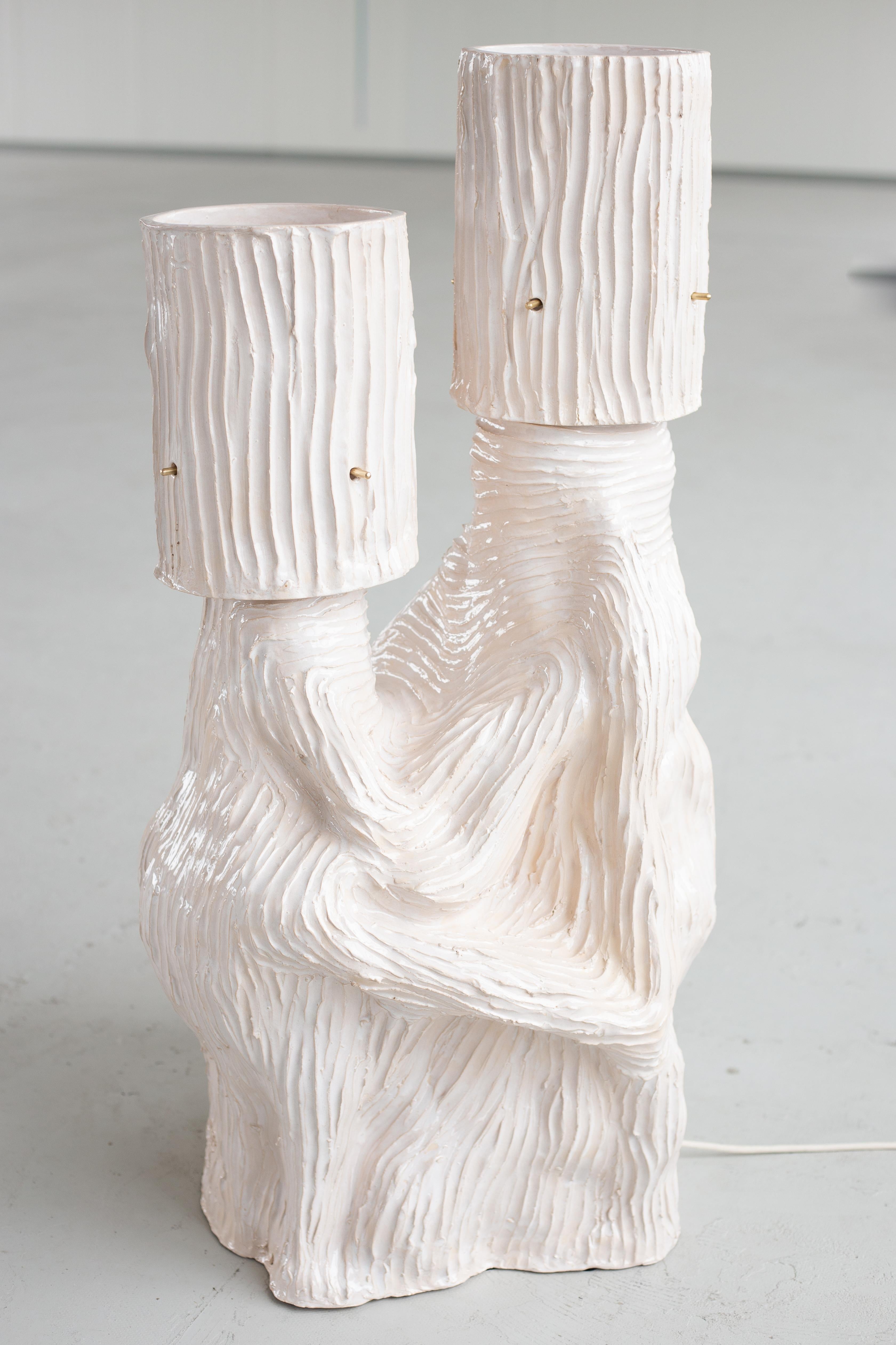 Lampadaire sculptural en céramique (créé à la main) en vente 1