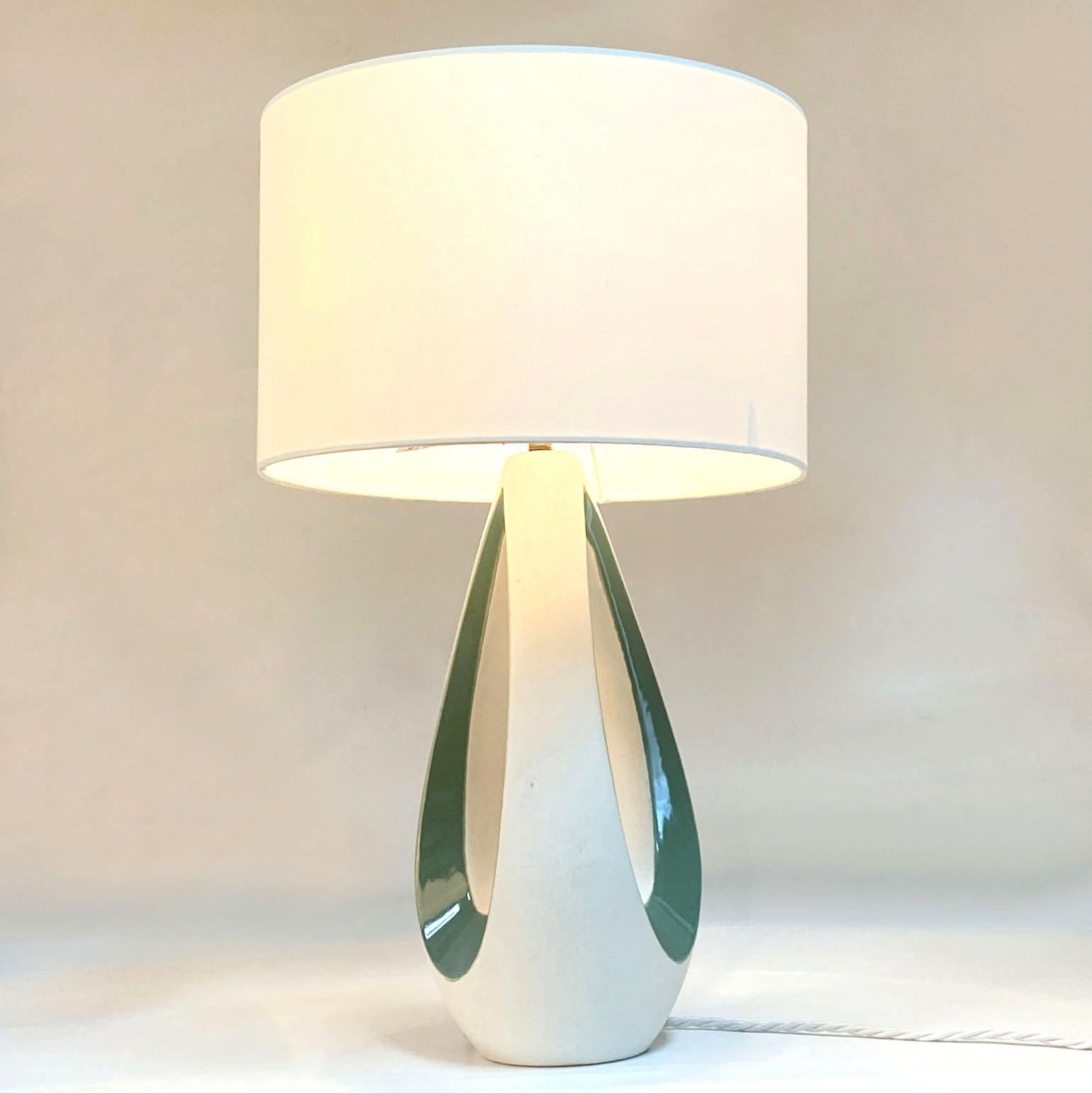 Sculptural Ceramic French 1950's Table Lamp in White and Green In Excellent Condition For Sale In London, GB