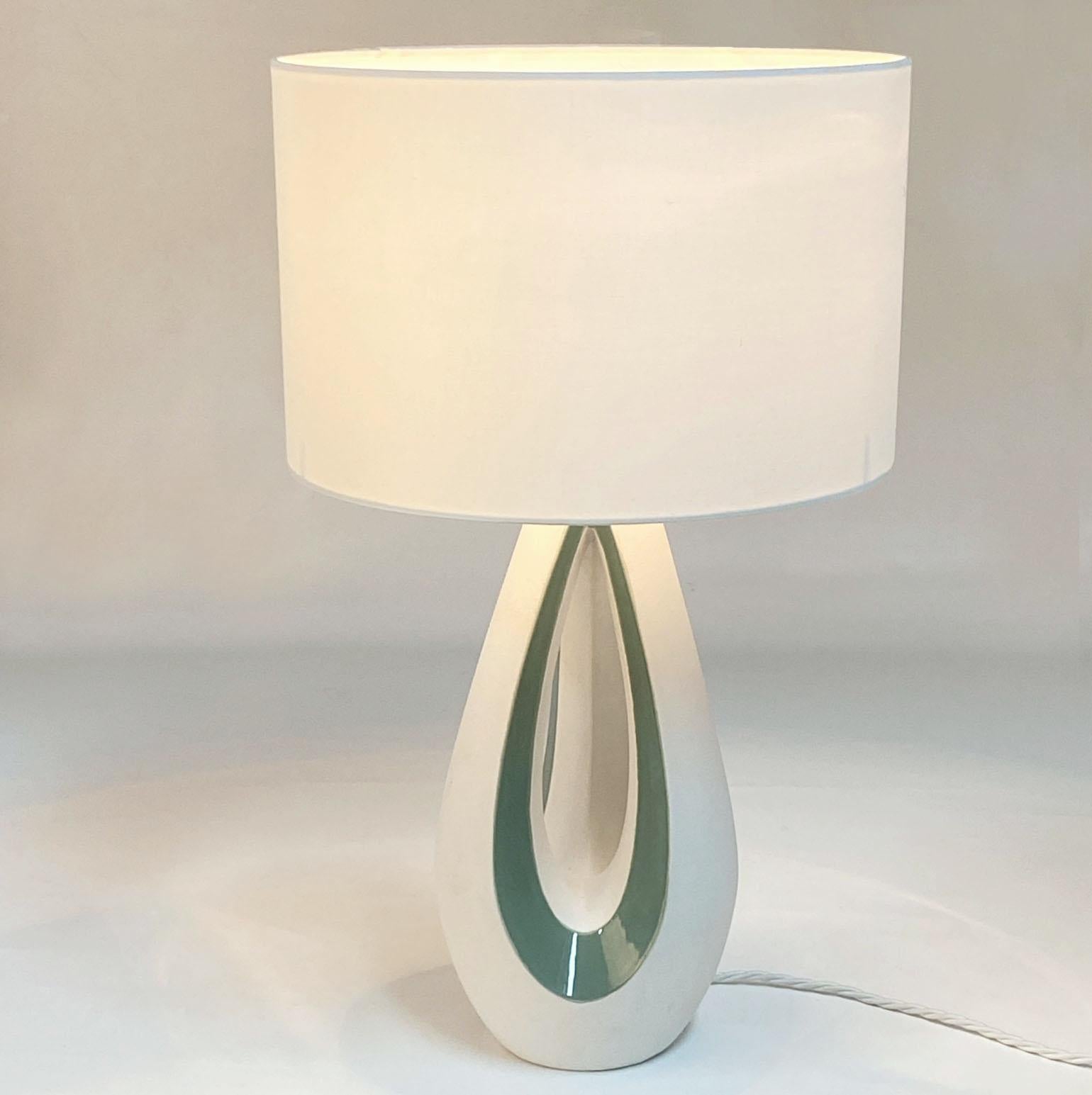 Mid-20th Century Sculptural Ceramic French 1950's Table Lamp in White and Green For Sale