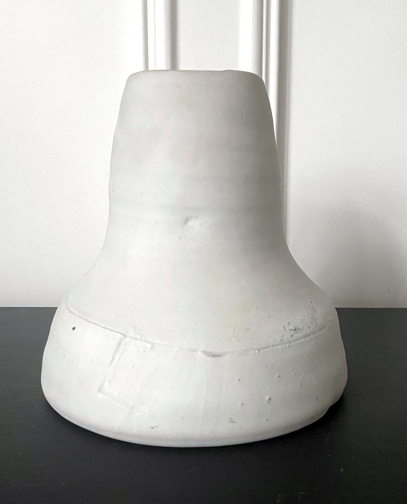 Skulpturale Keramikvase „Fennel“ von Robert Turner (amerikanisch) im Angebot