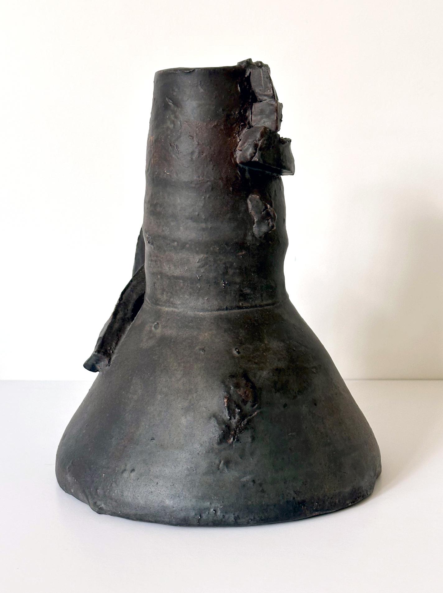 Americano Vaso scultoreo in ceramica con manico di Robert Turner in vendita