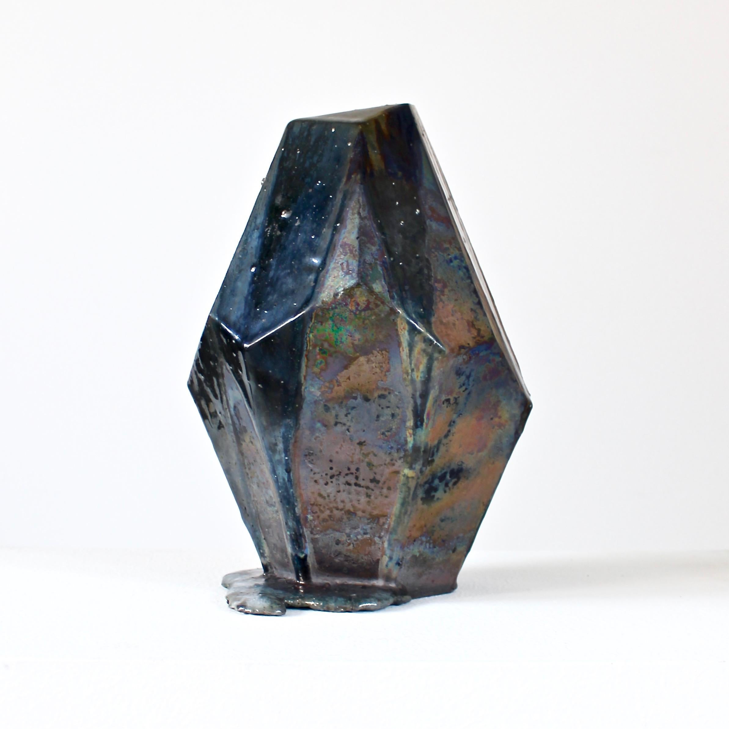 Sculptural ceramic handmade by Tomonari Hashimoto
Dimensions: W 23 x D 20 x H 30 cm
Materials: Stoneware cray, oxide metal, glaze


1990 Born in Wakayama Pref. in Japan
2017 PhD, Kanazawa University of Art
In 2008, he entered the Kyoto