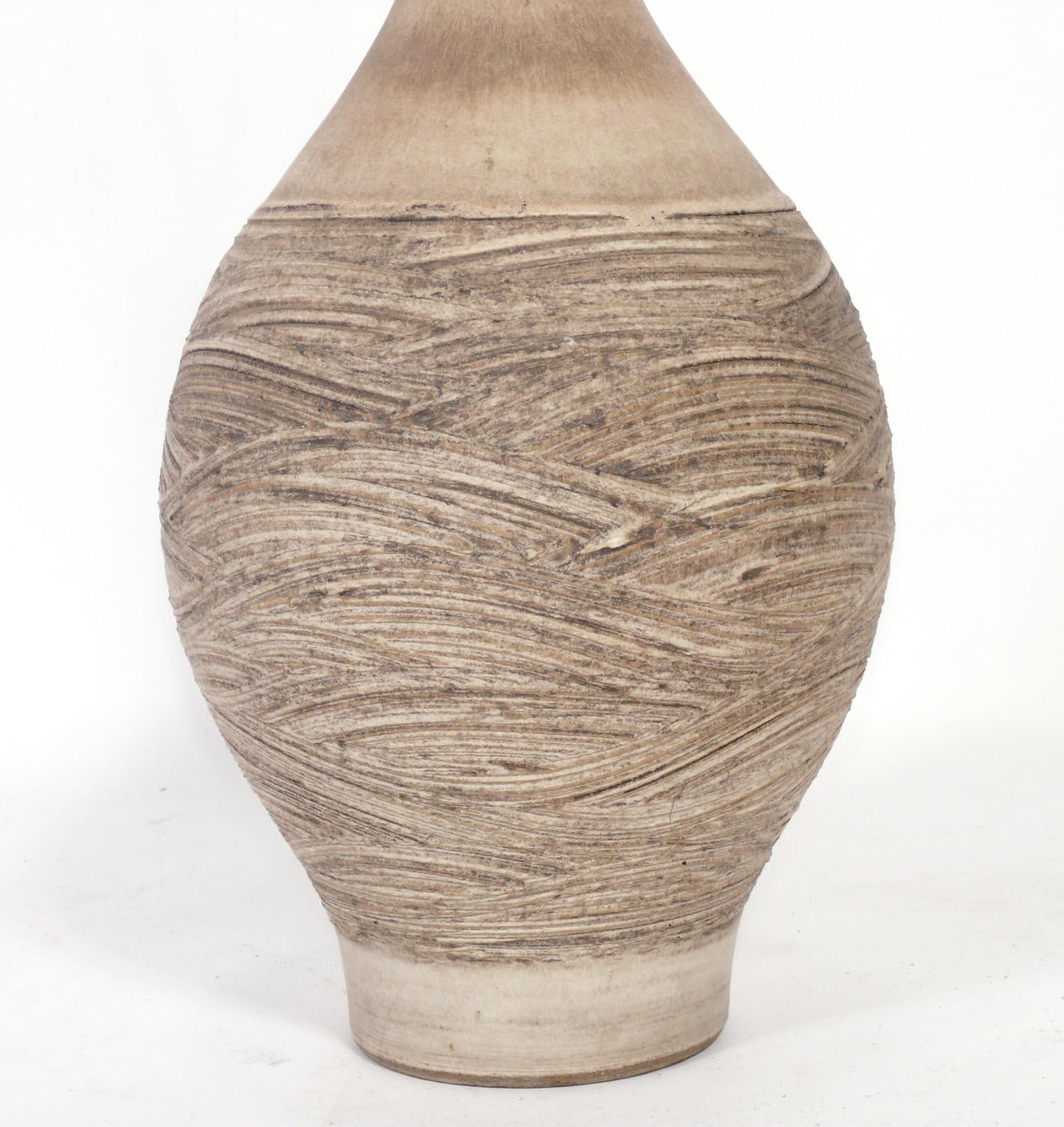 Skulpturale Keramiklampe, Design Technics zugeschrieben (amerikanisch) im Angebot