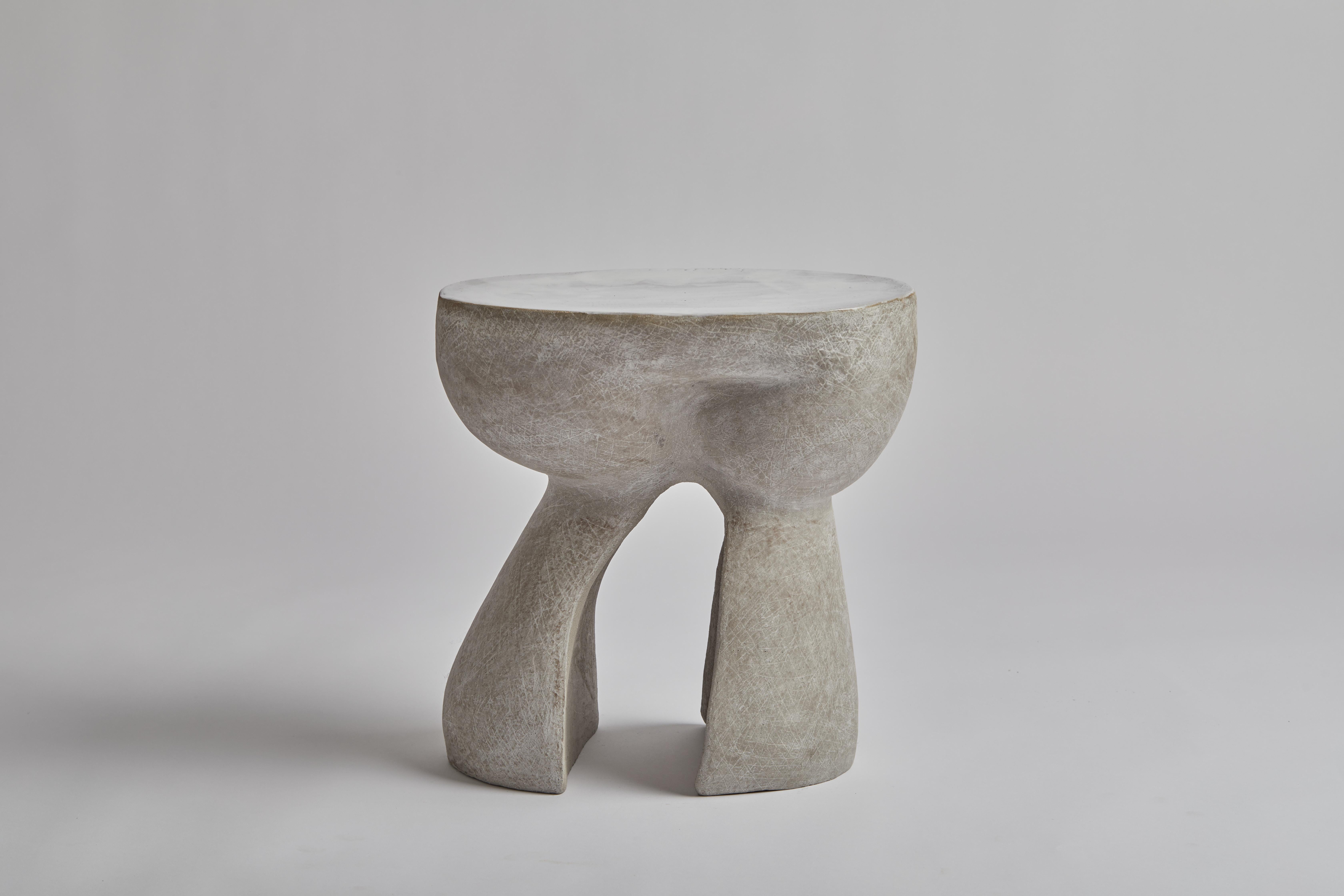 Moderne Table d'appoint sculpturale en vente