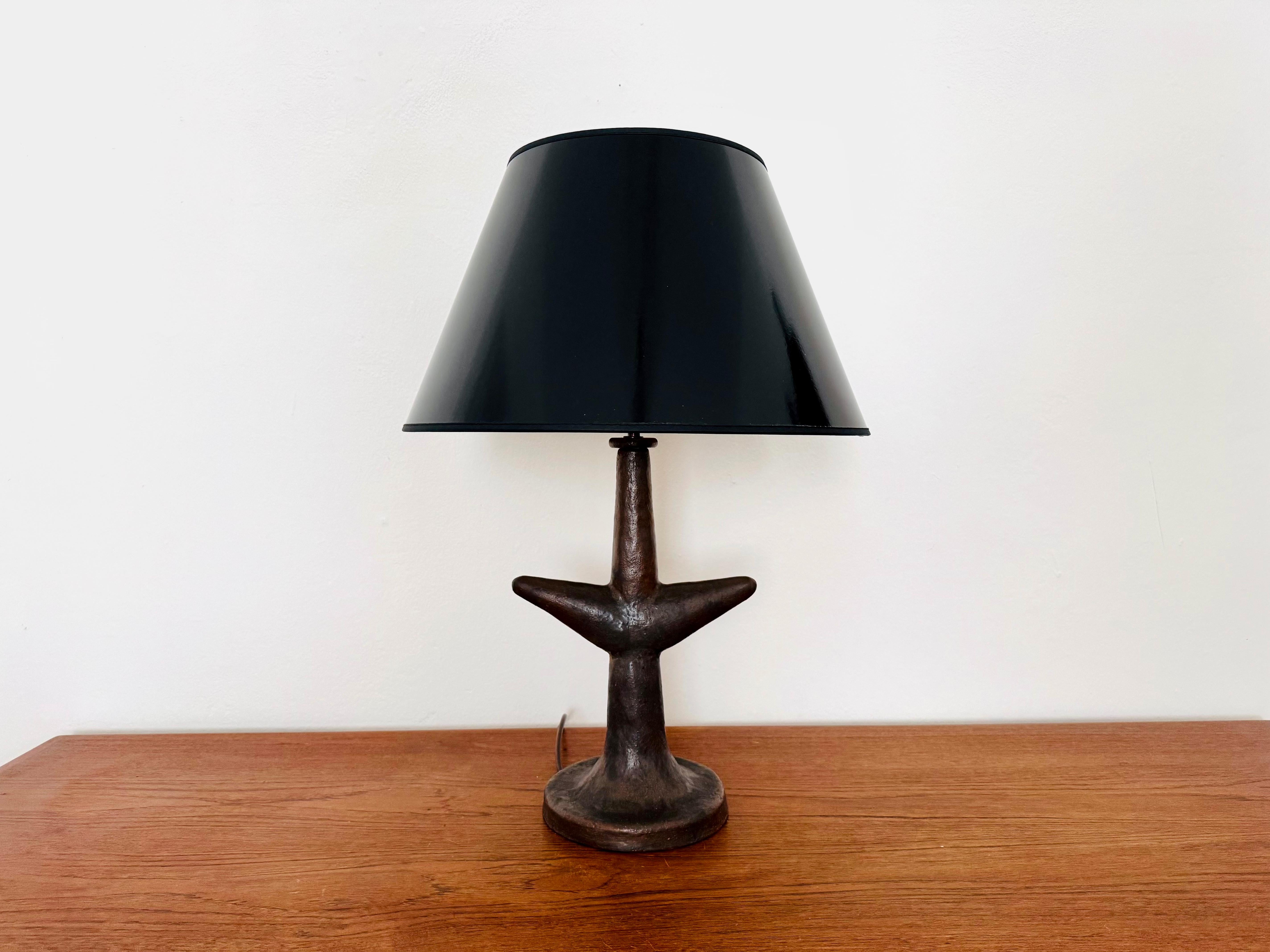 Impressively beautiful ceramic table lamp from the 1960s.
Exceptionally high-quality craftsmanship and a very beautiful design.
The rough surface with the dark brown to reddish-brown glaze is a special detail.
It creates a very cozy