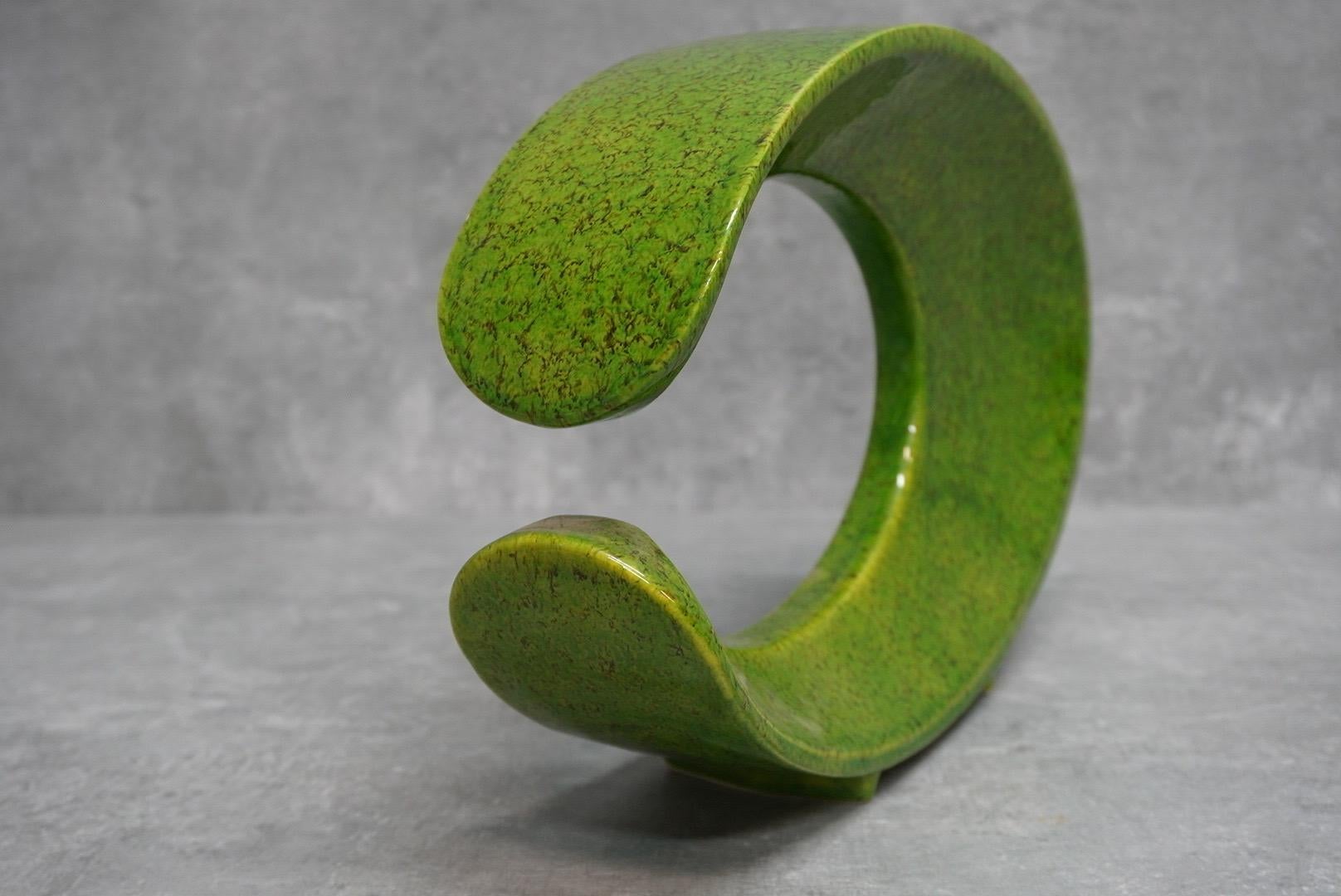Vase sculptural en céramique de Bertoncello Ceramiche produit en Italie dans les années 1970.