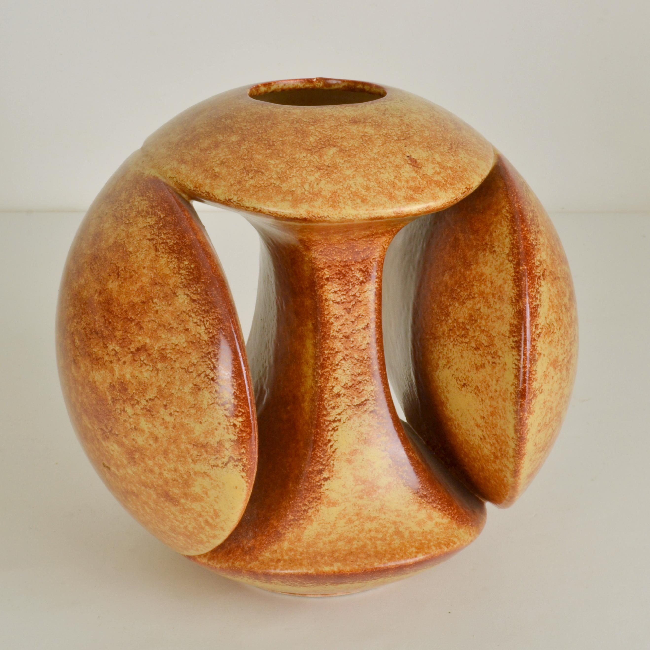 Sculptural Mid-Century Modern ceramic vase by Bertoncello, Iand designer Roberto Rigon, Italy, 1950s. The vase is build up from four circular shapes creating space in between the segments. Glazed in a beige terracotta with a sand-like red brown