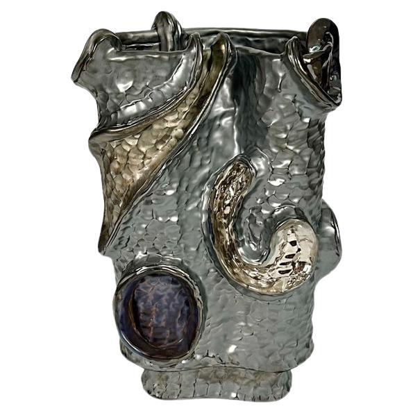 Vase sculptural en céramique aux glaçures métalliques de Sean Gerstley
