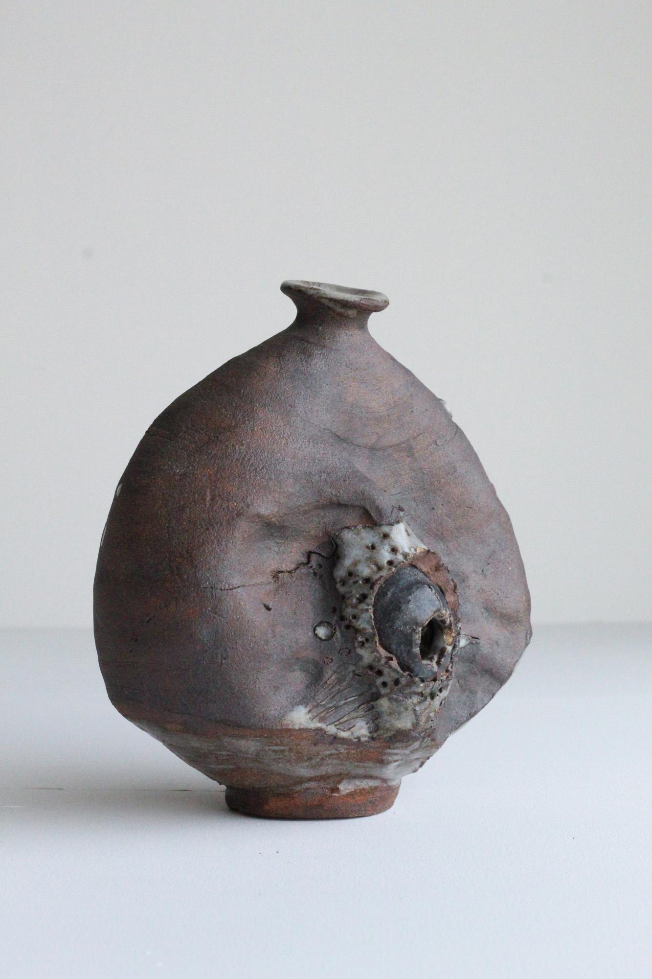 Fait main Vase sculptural en céramique, brutalisme organique en vente