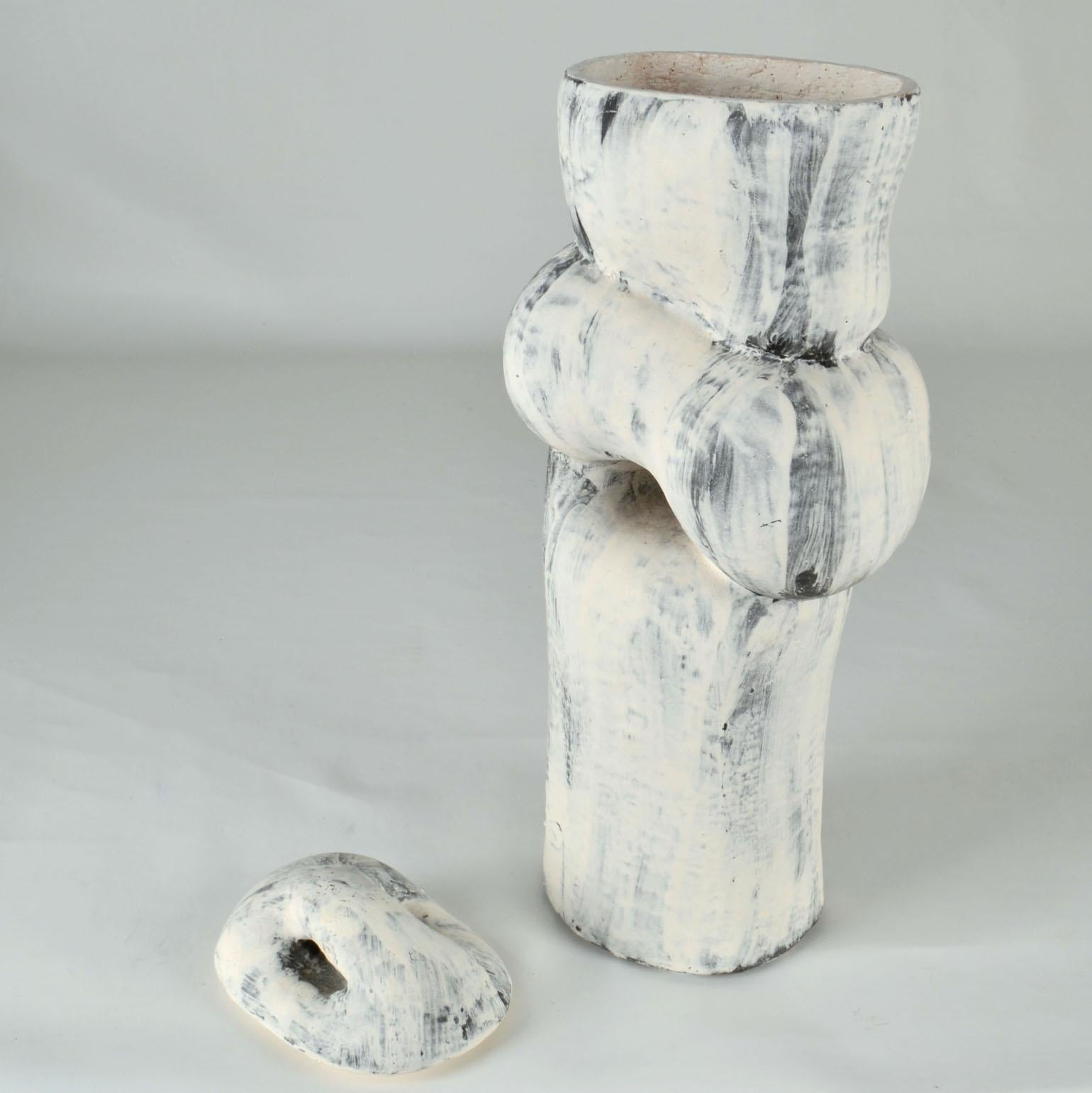 Skulpturales Keramikgefäß mit Deckel von Dutch Schalling im Angebot 1