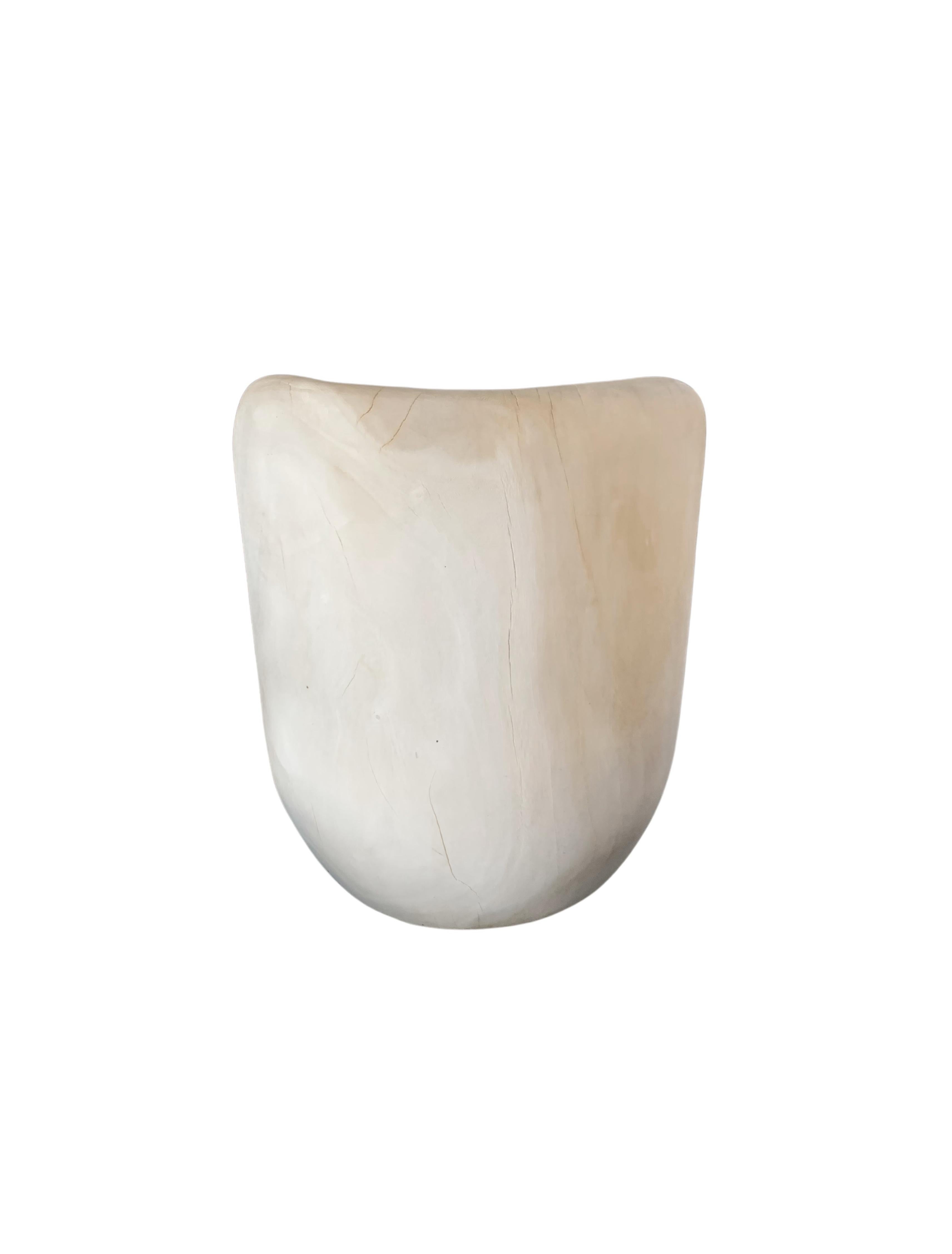 Chaise sculpturale organique moderne sculptée en bois de Mango massif Neuf - En vente à Jimbaran, Bali