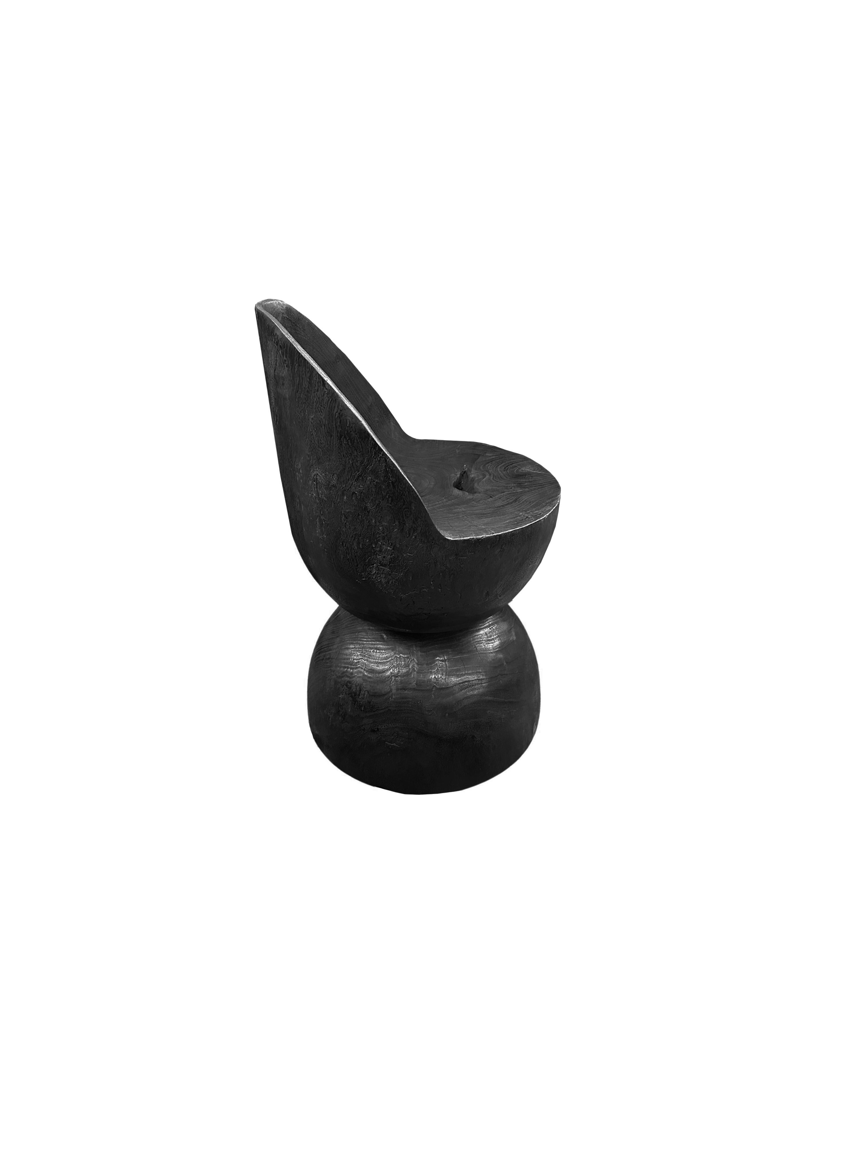 Fait main Chaise sculpturale en bois de poirier massif moderne et organique en vente