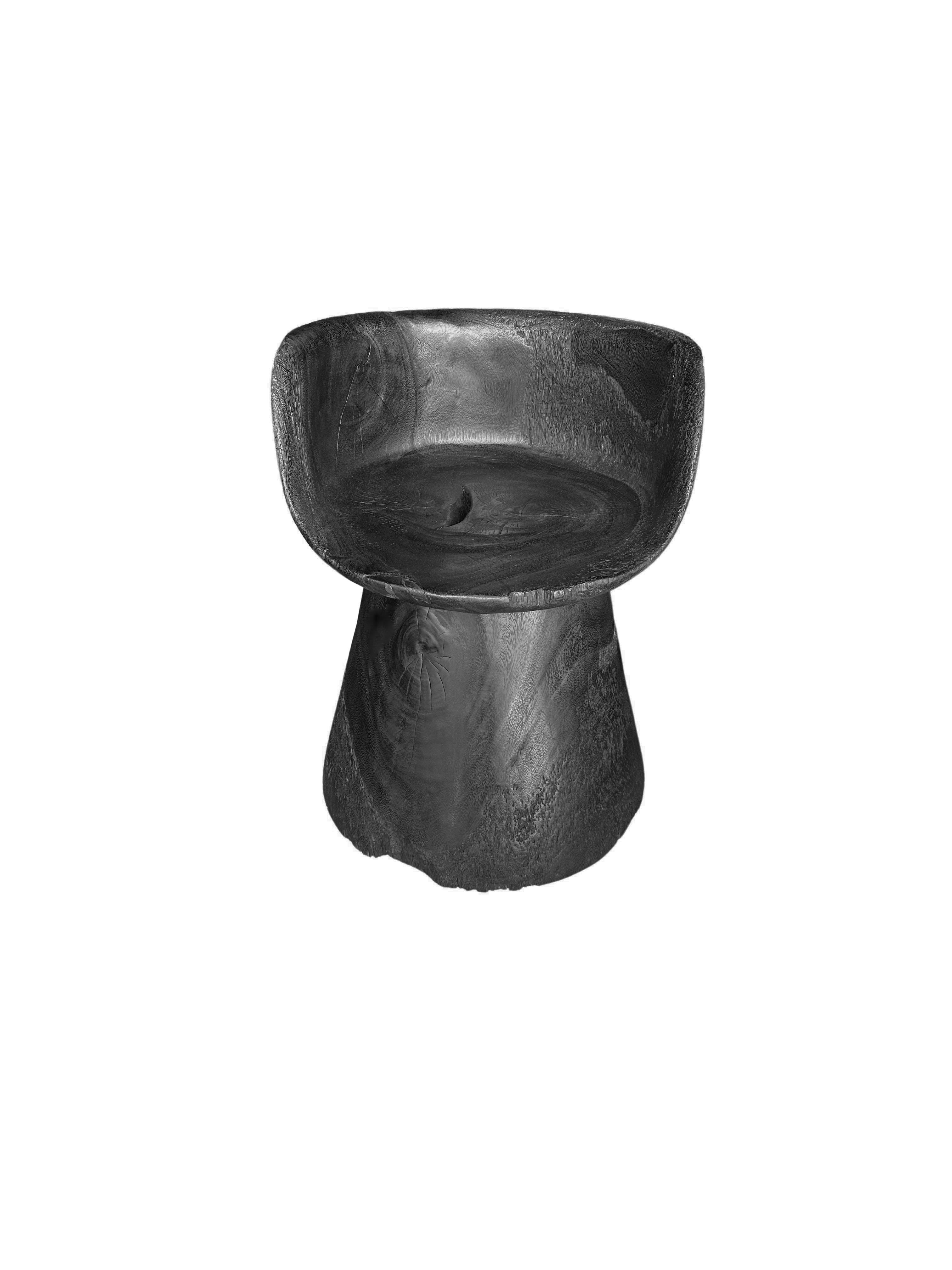 Skulpturaler Stuhl aus massivem Suarholz, geschnitzt, modern, organisch und organisch (21. Jahrhundert und zeitgenössisch) im Angebot