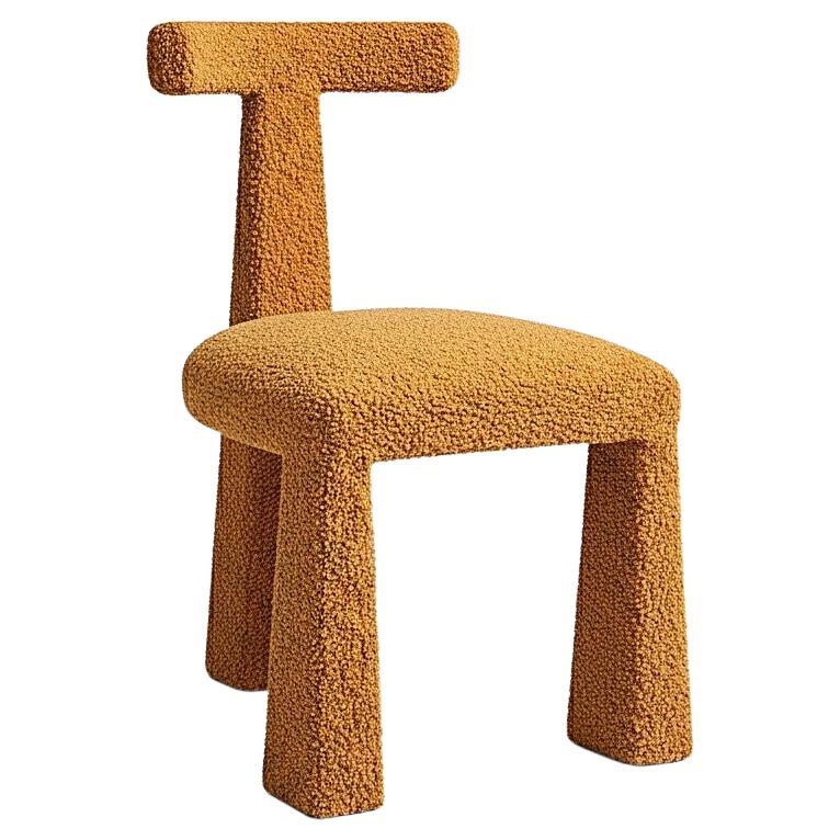 Zeitgenössischer Dreibein-Esszimmerstuhl aus Schafsfell und Kunstfell im Angebot