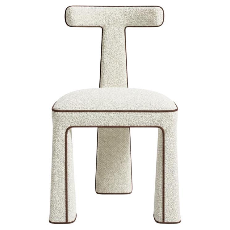 Sedia scultorea in Bouclé con Silhouette architettonica di Mondo