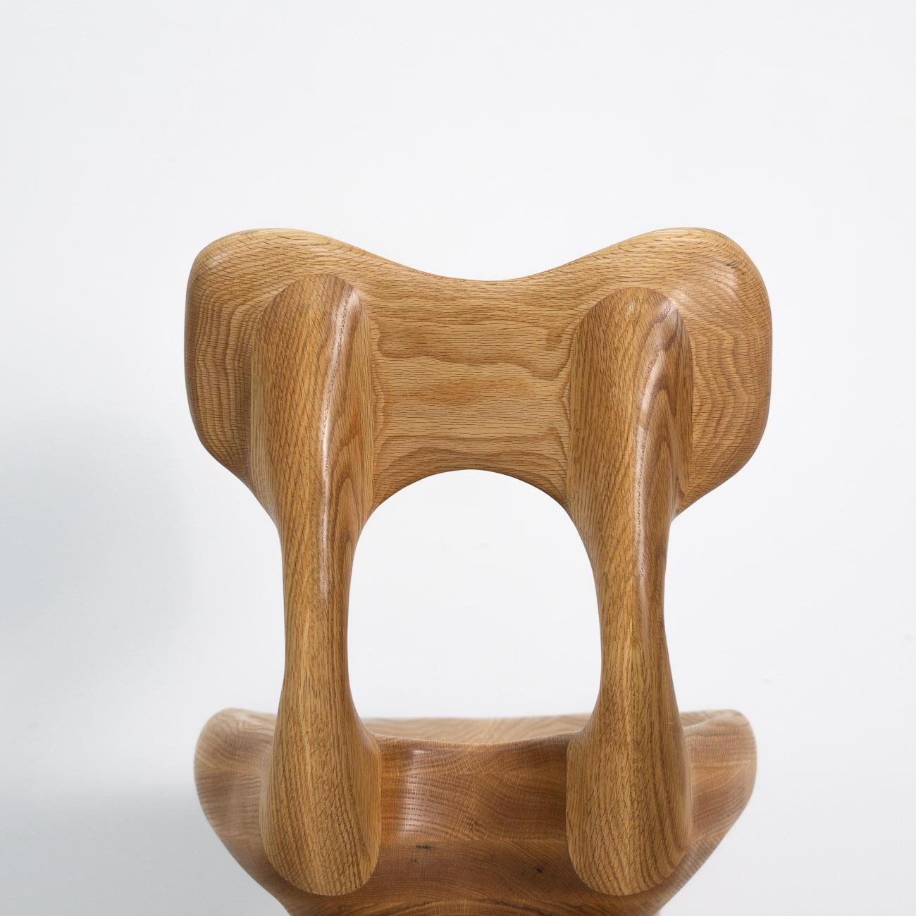 Tedesco Sedia scultorea in Oak rosso in vendita