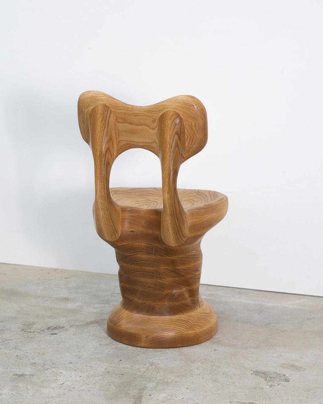 Falegnameria Sedia scultorea in Oak rosso in vendita