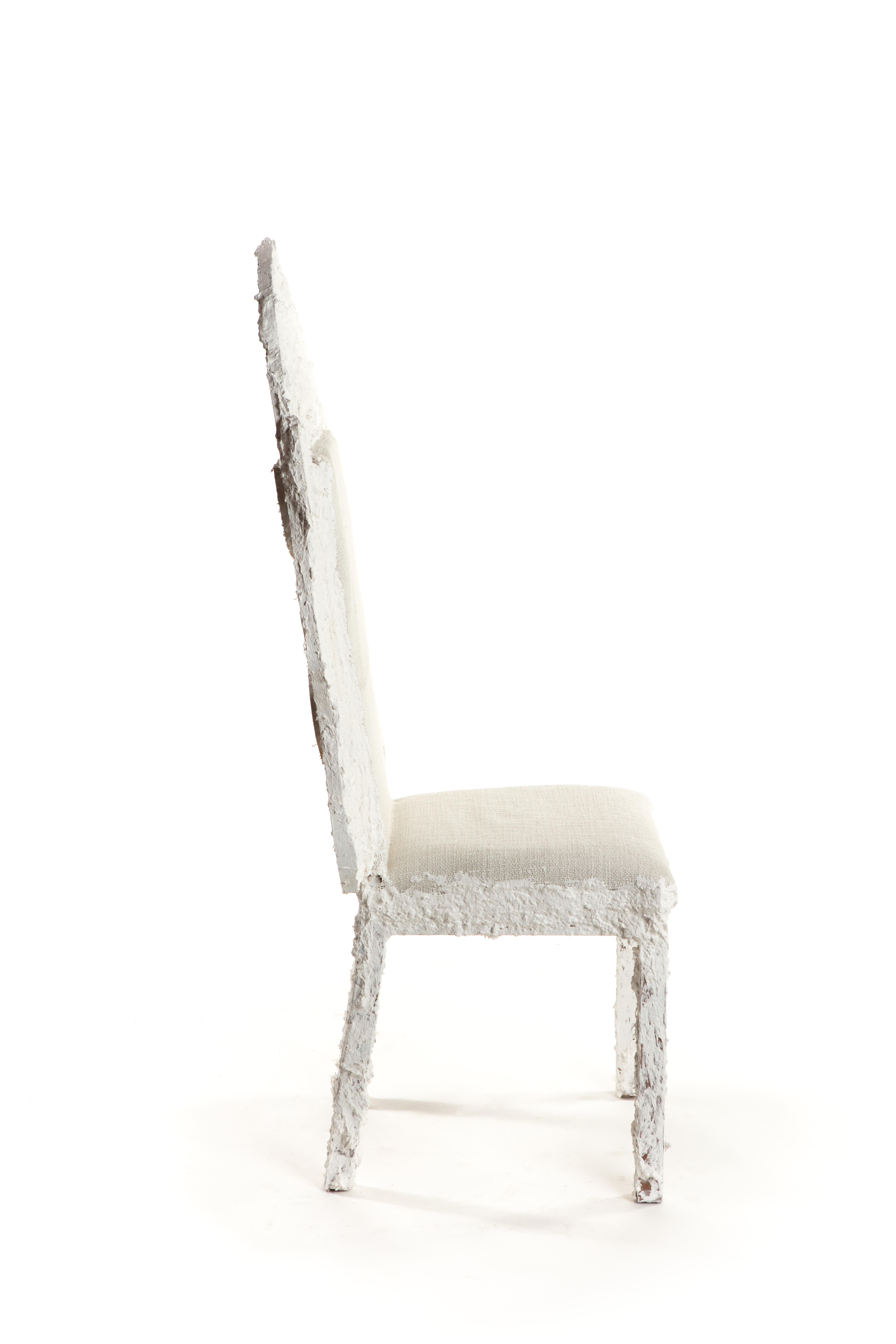Skulpturaler Stuhl aus weißem Gips, 21. Jahrhundert von Mattia Biagi (amerikanisch) im Angebot