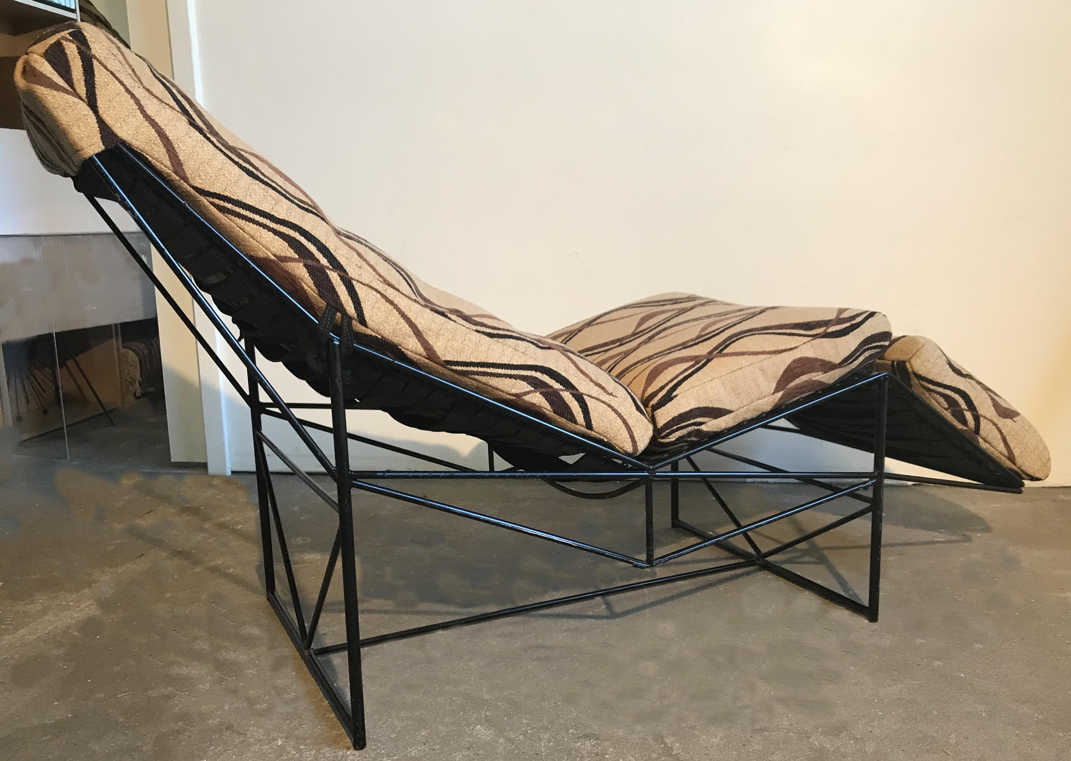 Sculptural Chaise Lounge by Paolo Passerini, 1985 In Good Condition In Pasadena, CA