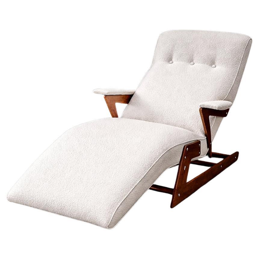Sculptural Chaise Lounge in Hardwood & Bouclé, Brazilian Modern, 1950s
