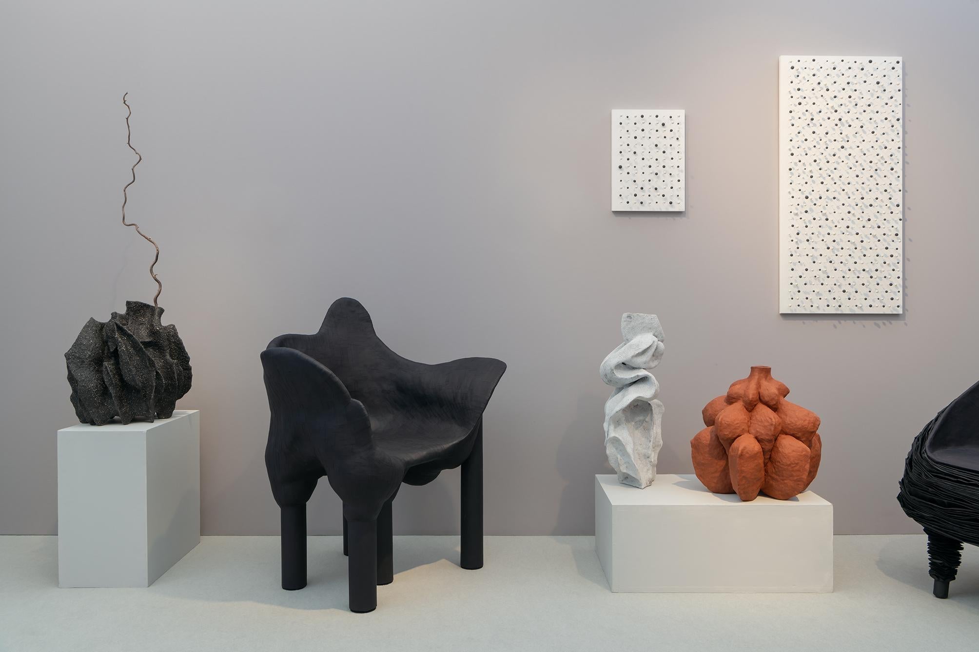XXI secolo e contemporaneo Vaso scultoreo contemporaneo ucraino a chamotte Pinzel Large di Voznicki in vendita