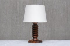 Lampe de table sculpturale attribuée à Charles Dudouyt, en Oak et lin, France, années 1950