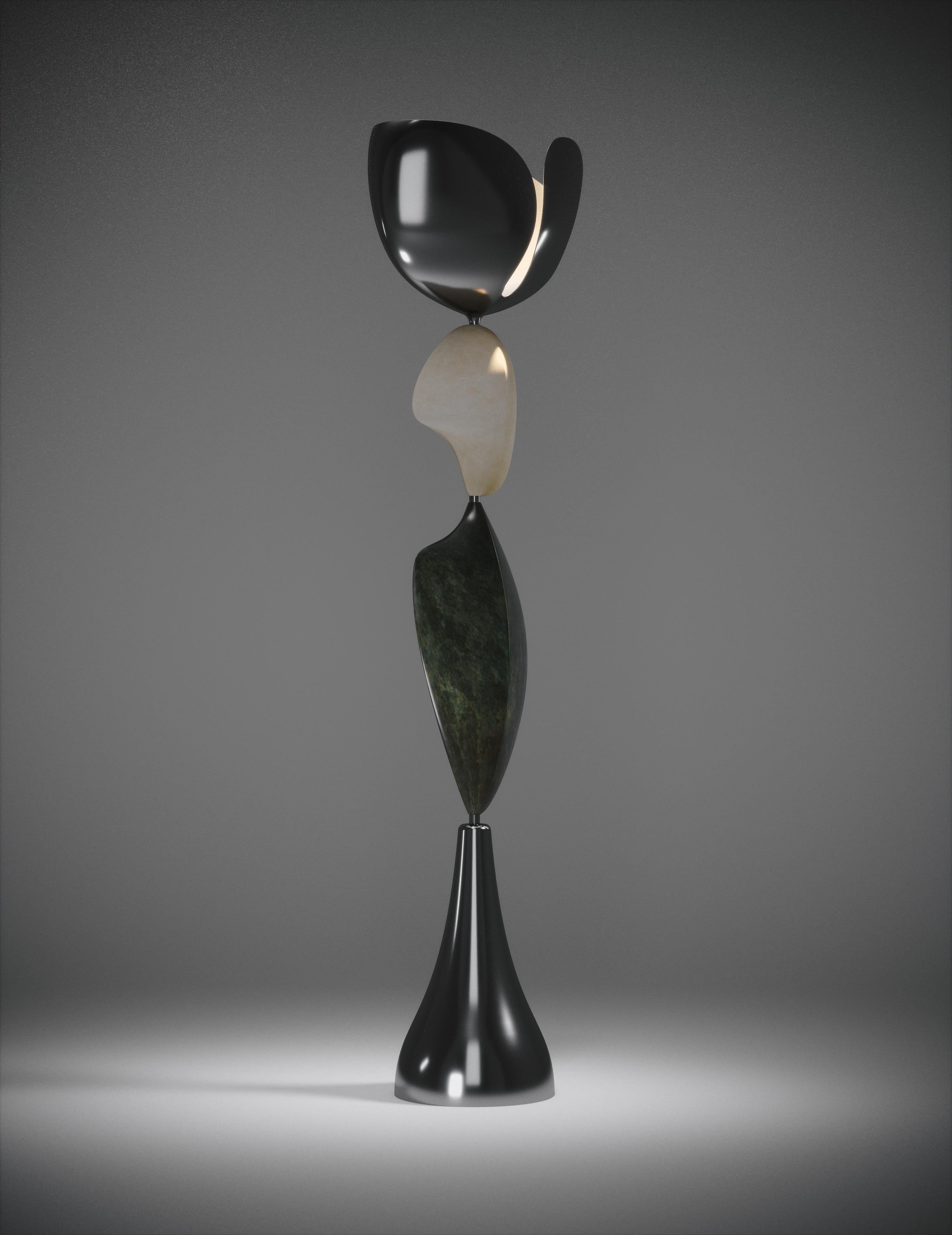 Lampadaire sculptural en finition chromée avec incrustation de parchemin de Kifu Paris Neuf - En vente à New York, NY