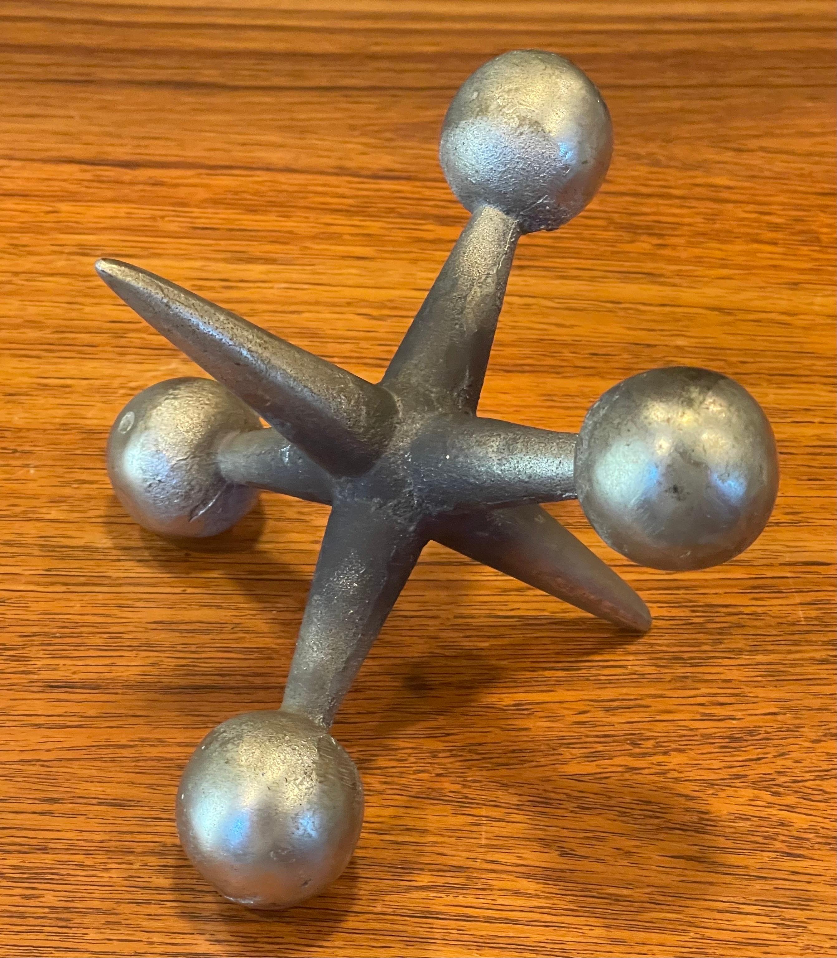 XX secolo Fermalibro scultoreo in cromo Jack / Jax / Fermacarte nello stile di Bill Curry in vendita