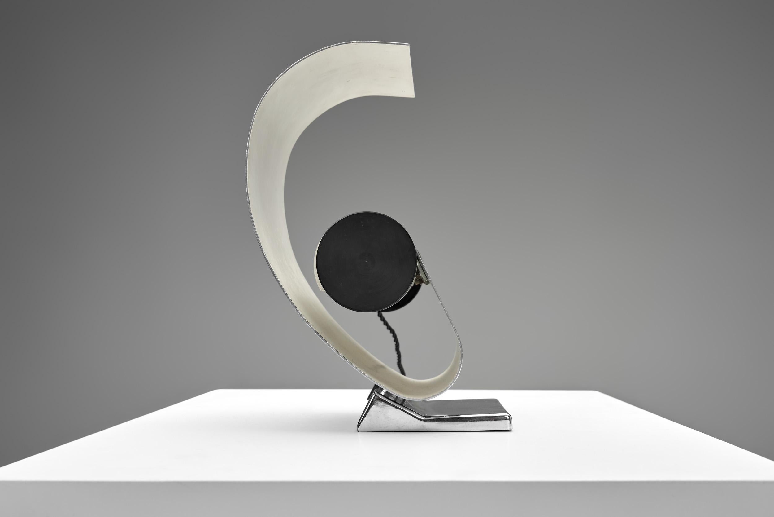 Lampe de table sculpturale en métal chromé, Italie, années 1960 en vente 3