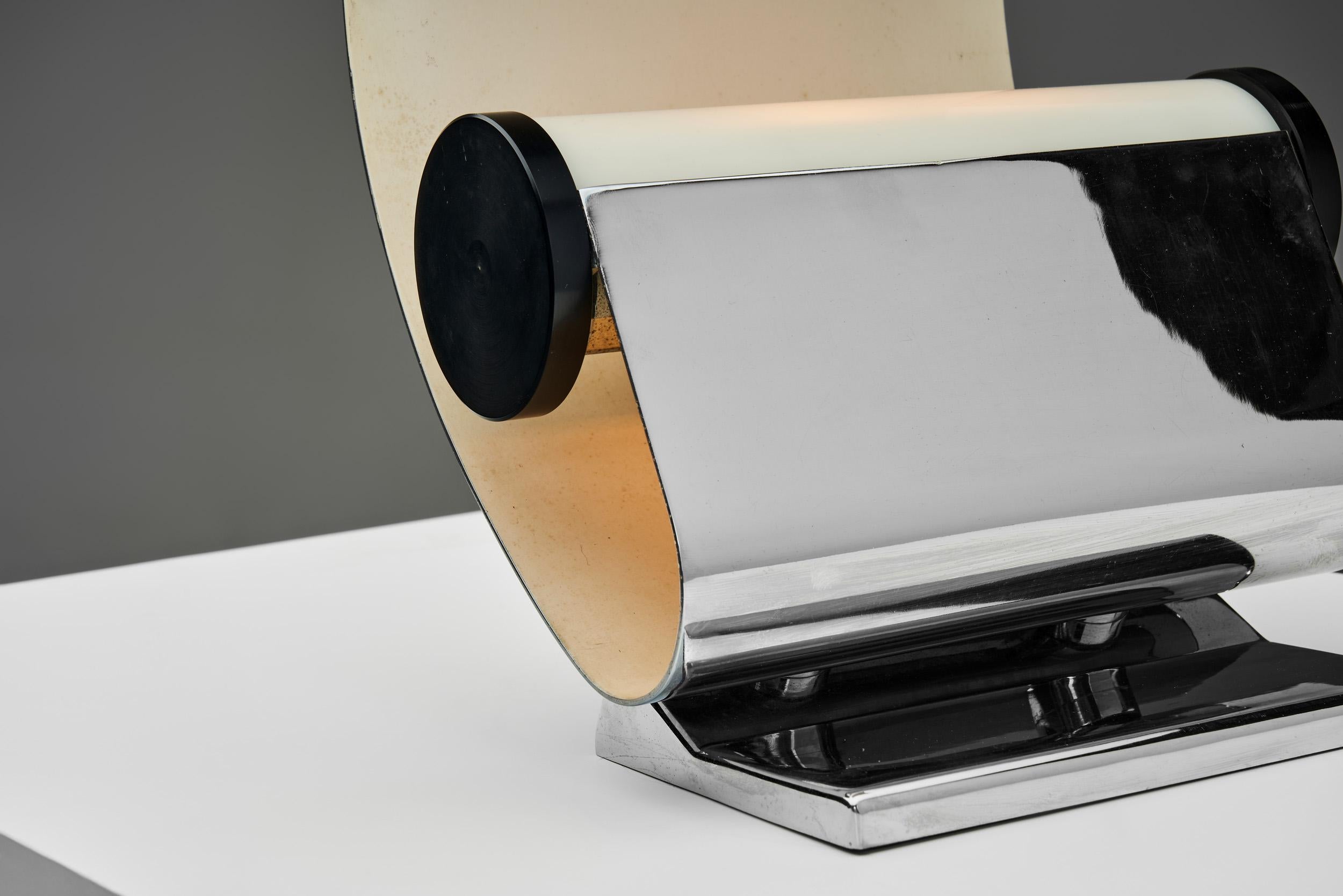 Lampe de table sculpturale en métal chromé, Italie, années 1960 en vente 8