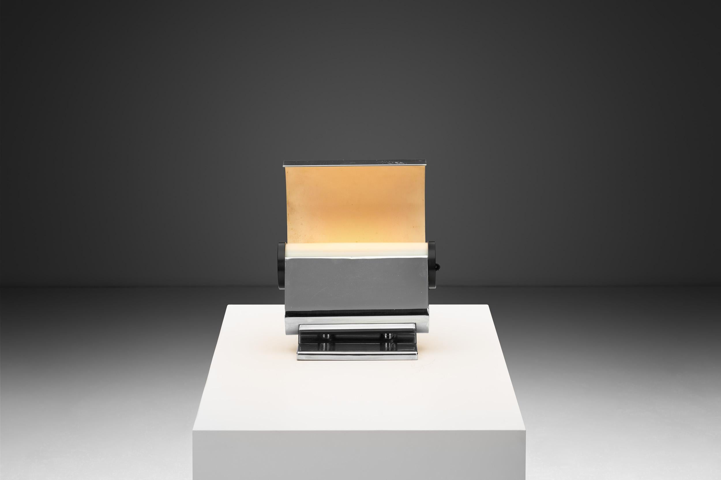 italien Lampe de table sculpturale en métal chromé, Italie, années 1960 en vente