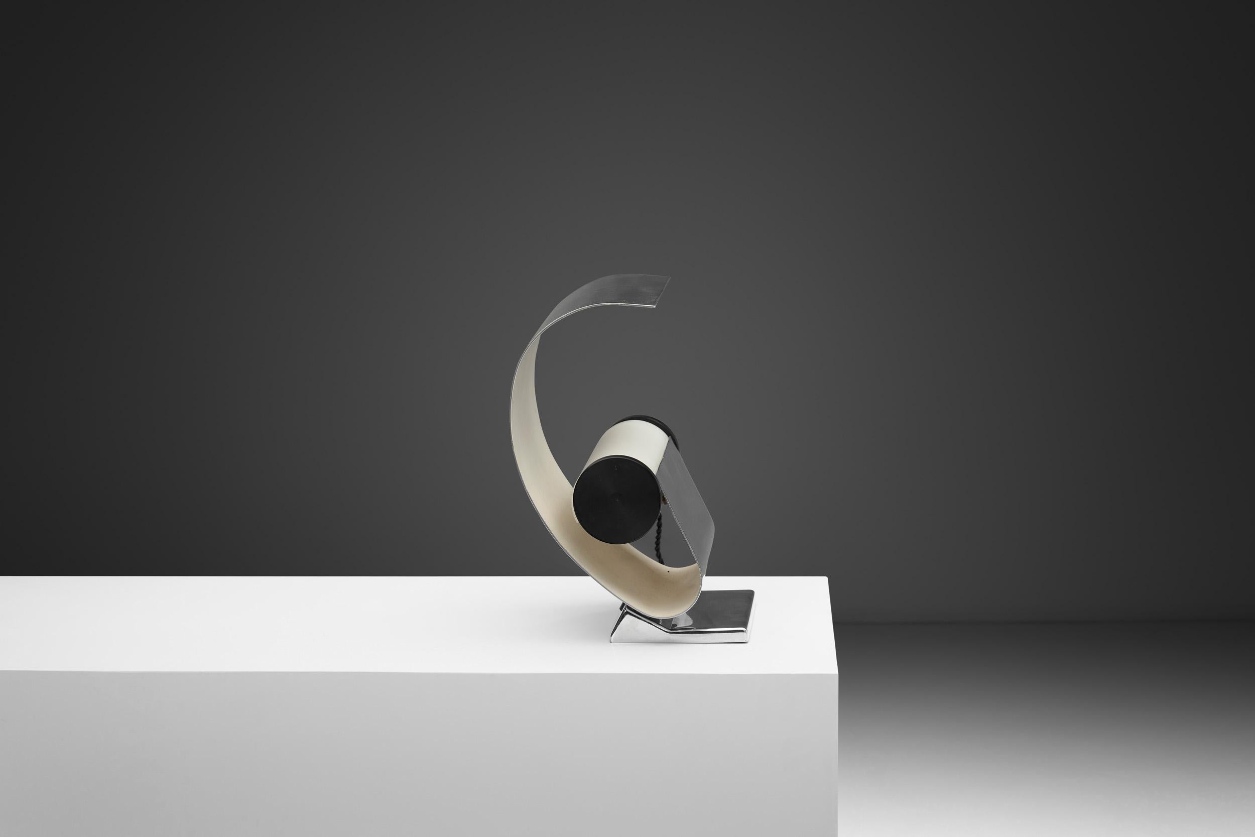 Métal Lampe de table sculpturale en métal chromé, Italie, années 1960 en vente