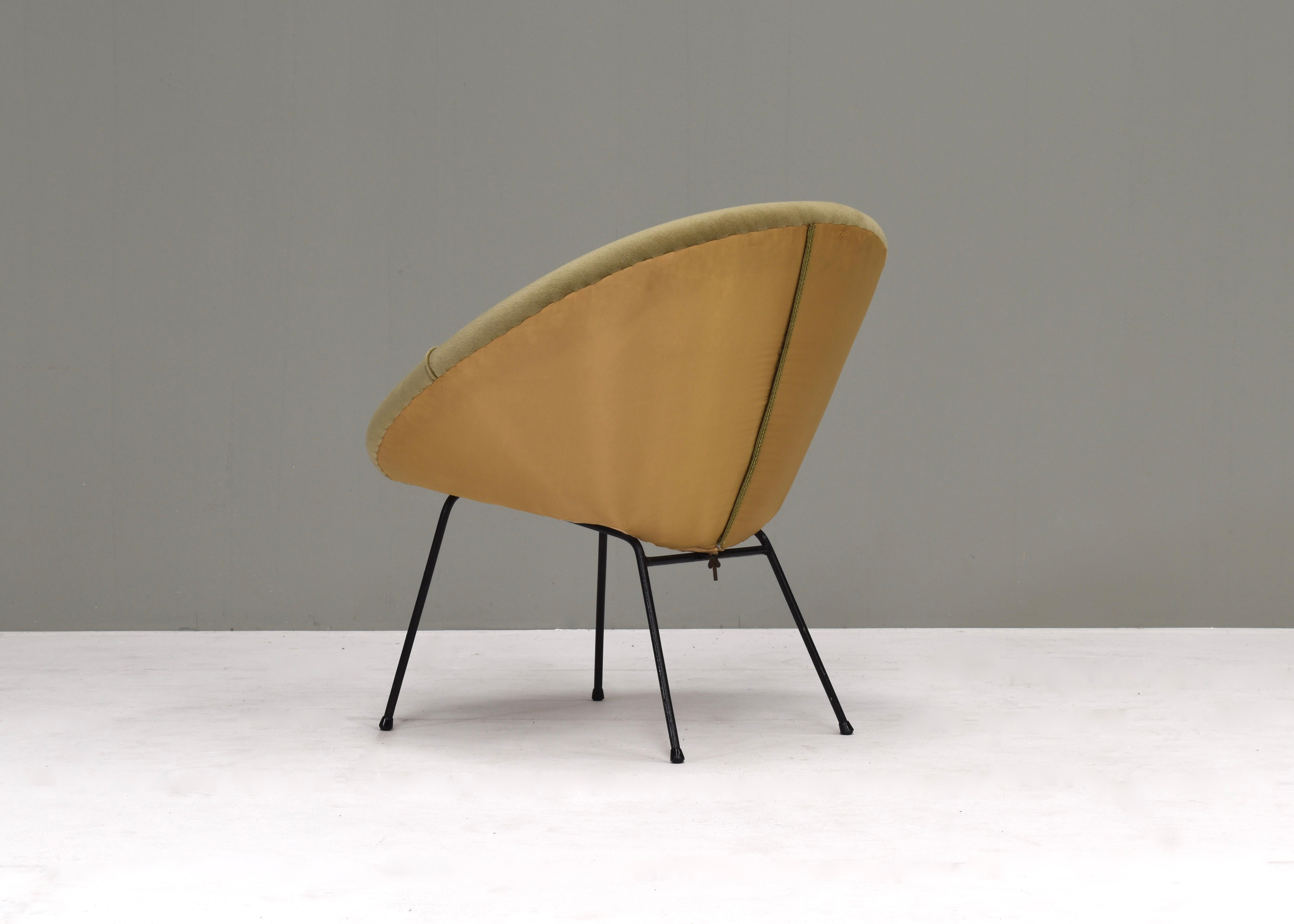 Sculptural Circle Chair in Original Mohair Velvet and Black Metal Base, 1950's For Sale 8