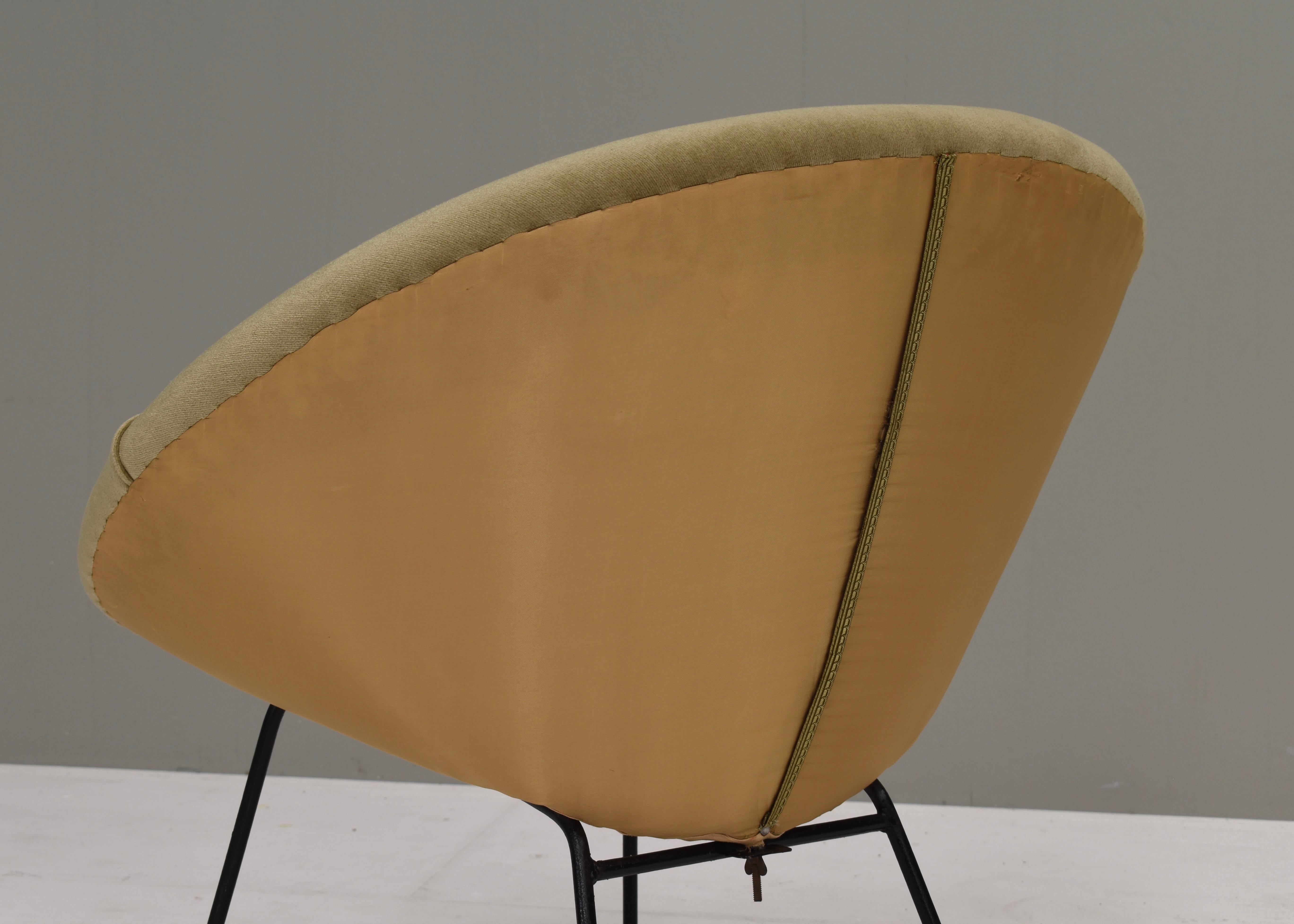 Sculptural Circle Chair in Original Mohair Velvet and Black Metal Base, 1950's For Sale 11