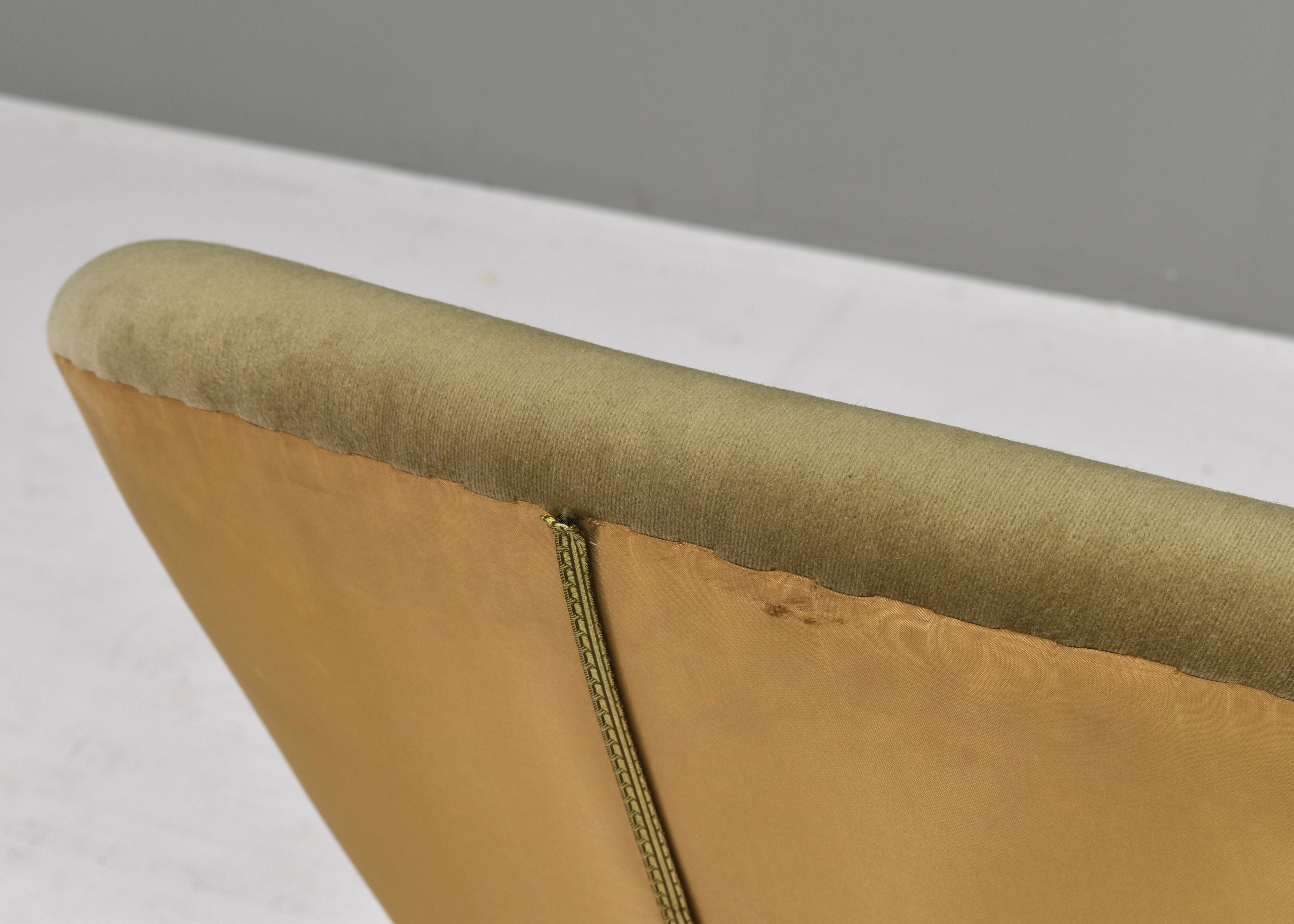 Sedia a cerchio scultorea in velluto mohair originale e base in metallo nero, anni '50 in vendita 11