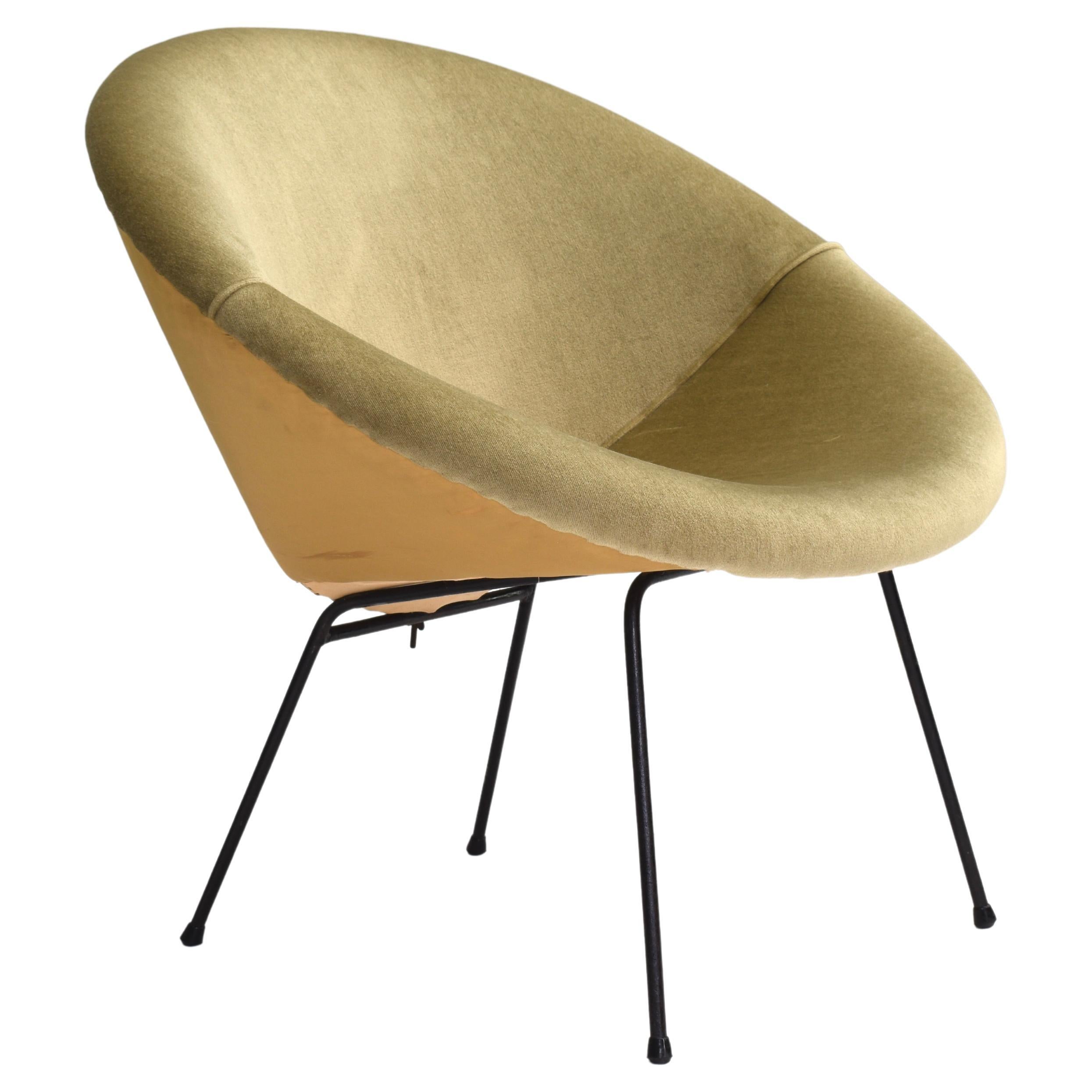 Sculptural Circle Chair in Original Mohair Velvet and Black Metal Base, 1950's For Sale