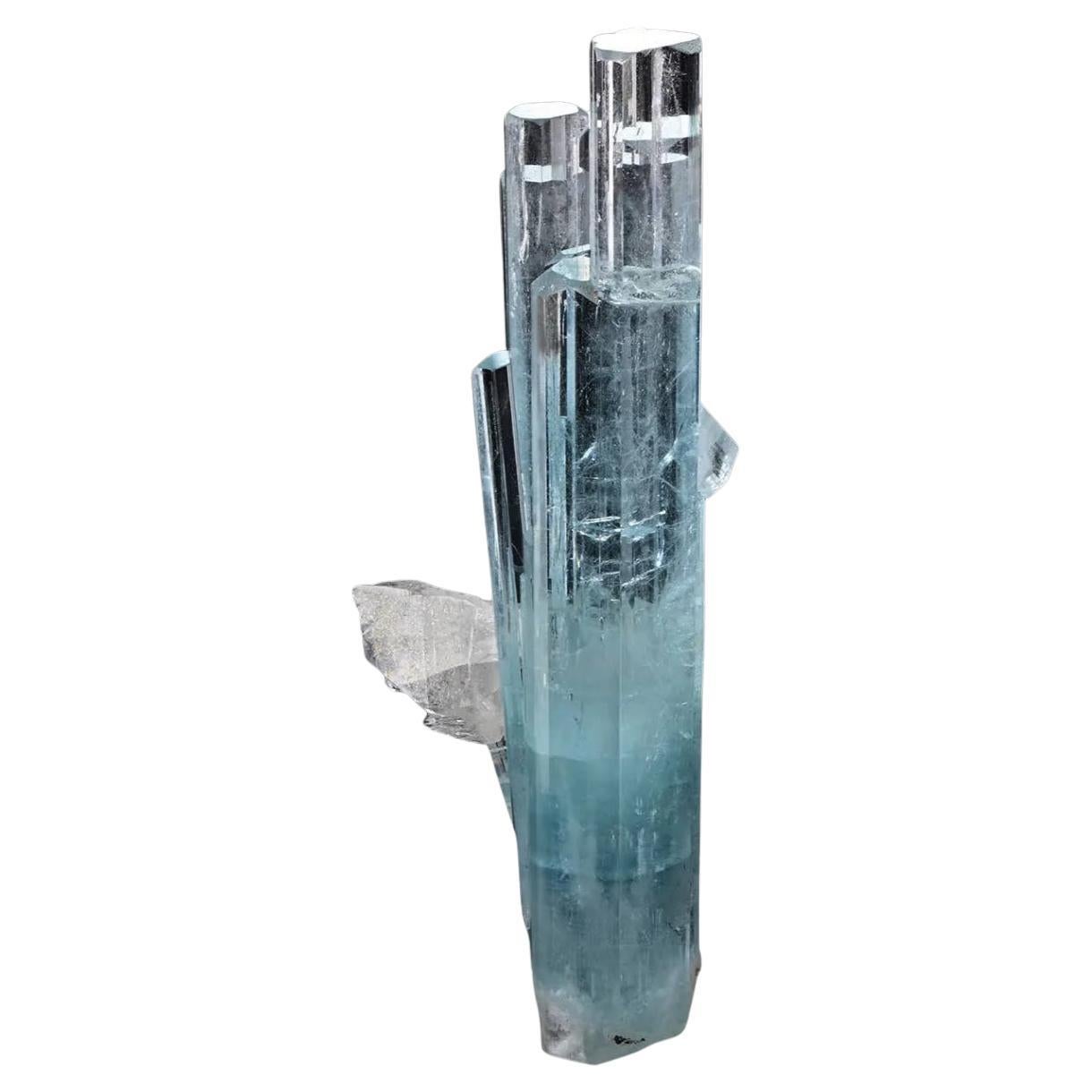 Sculpturale grappe de cristaux d'aigue-marine et de quartz du Pakistan en vente