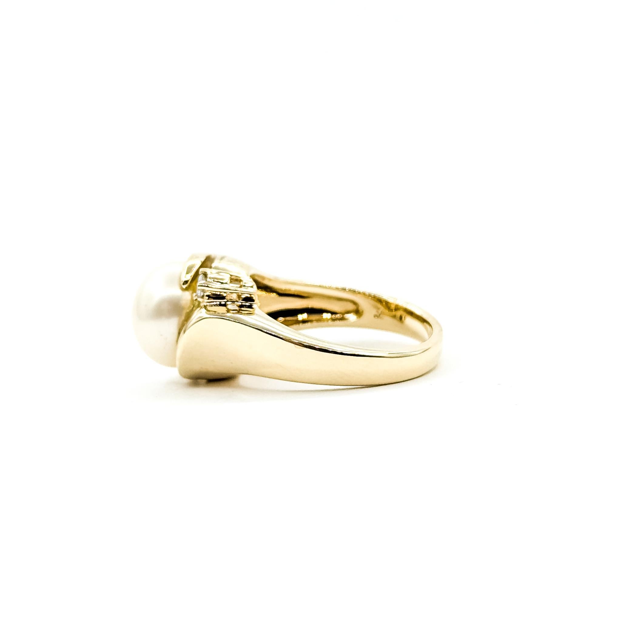 Sculptural Cocktail Pearl & Diamond Ring in 14k en venta 3