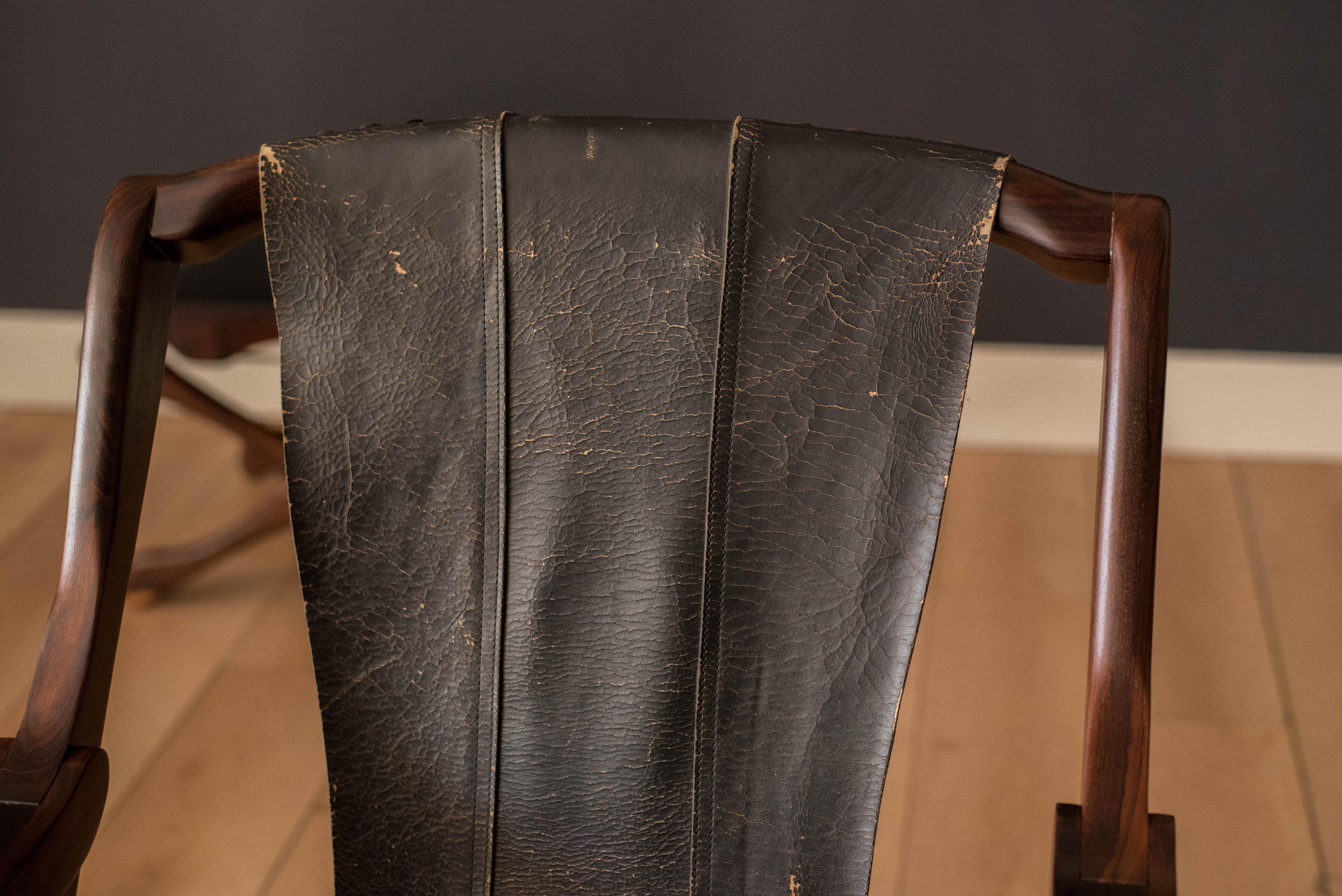 Milieu du XXe siècle Fauteuil de salon et pouf sculpturaux en cuir de rose Cocobolo par Don Shoemaker en vente