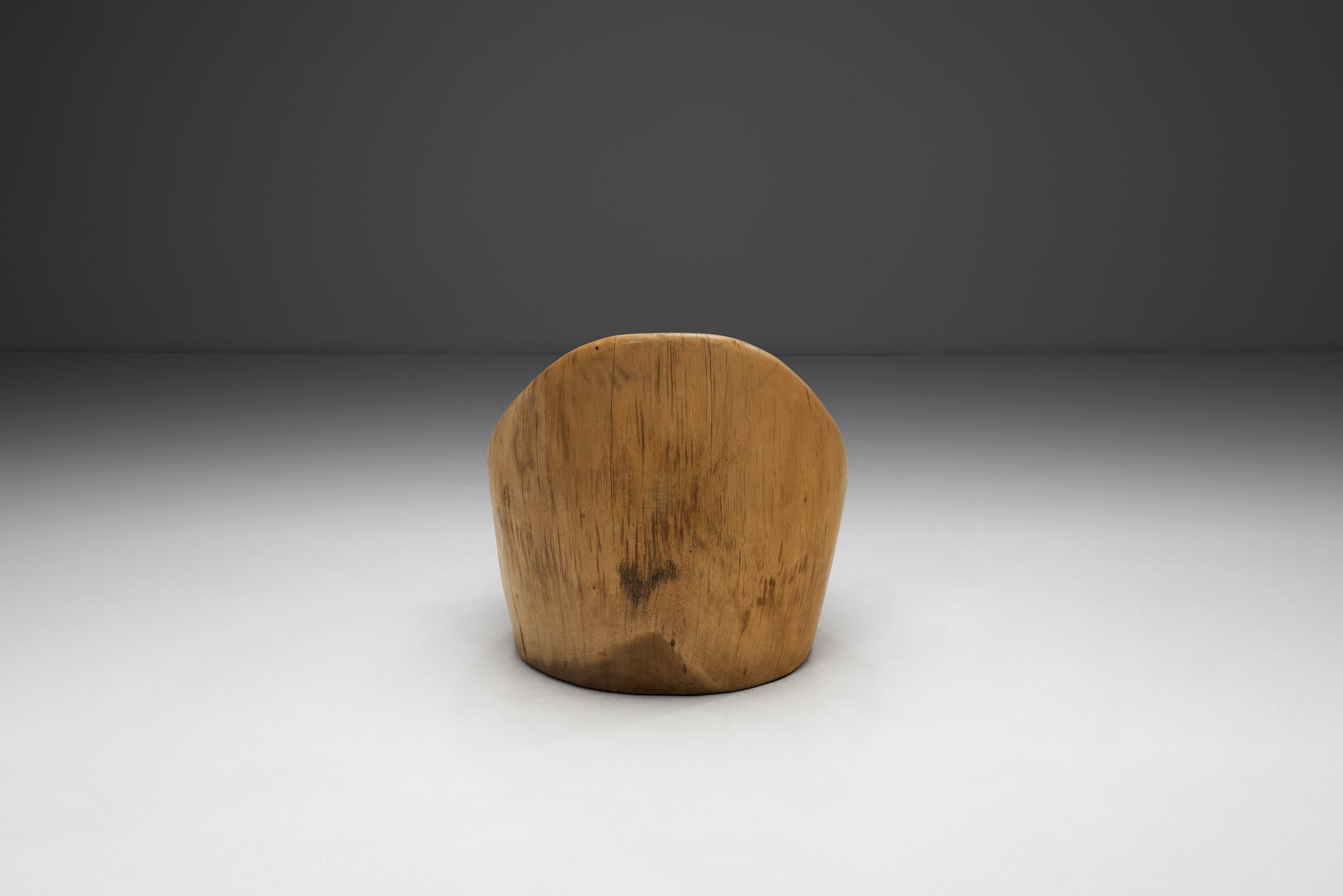Silla Escultórica de Madera de Coco, Europa Segunda mitad del siglo XX Moderno de mediados de siglo en venta