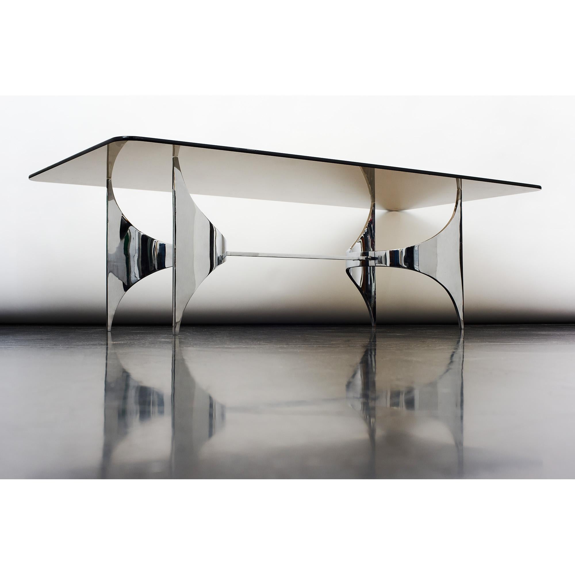 Sculptural coffee table in the style of Knut Hesterberg for Ronald Schmitt, Germany 1970s.
Aerodynamic stainless steel legs with smoked caramel glass on top.