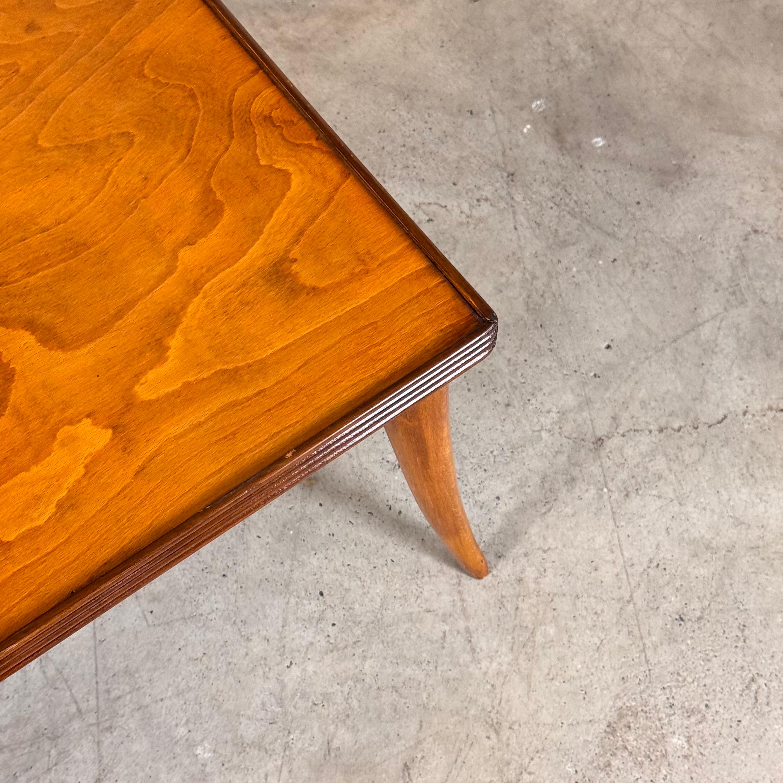 Milieu du XXe siècle Table basse sculpturale attribuée à Paolo Buffa pour La Permanente Mobili Cantù en vente