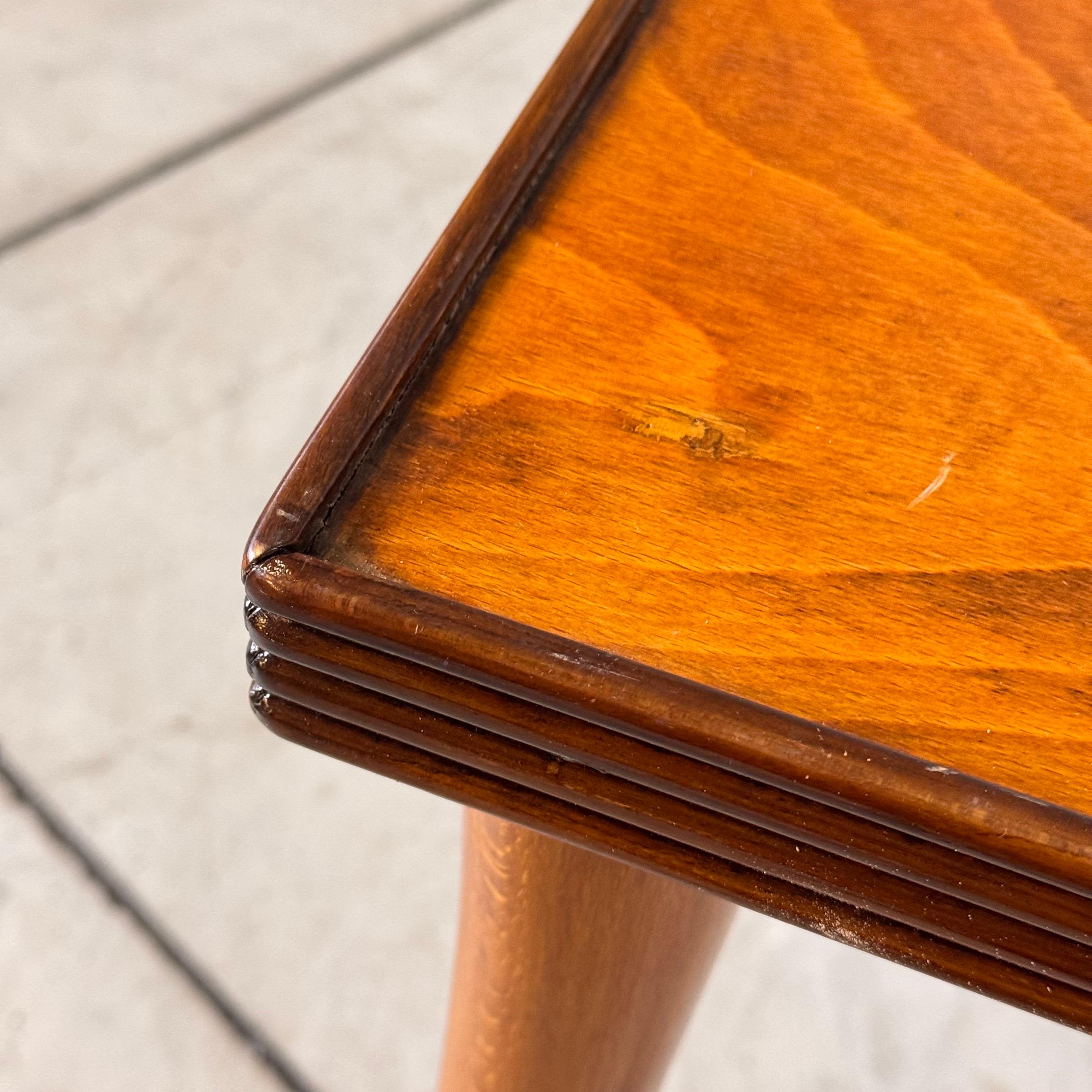 Noyer Table basse sculpturale attribuée à Paolo Buffa pour La Permanente Mobili Cantù en vente