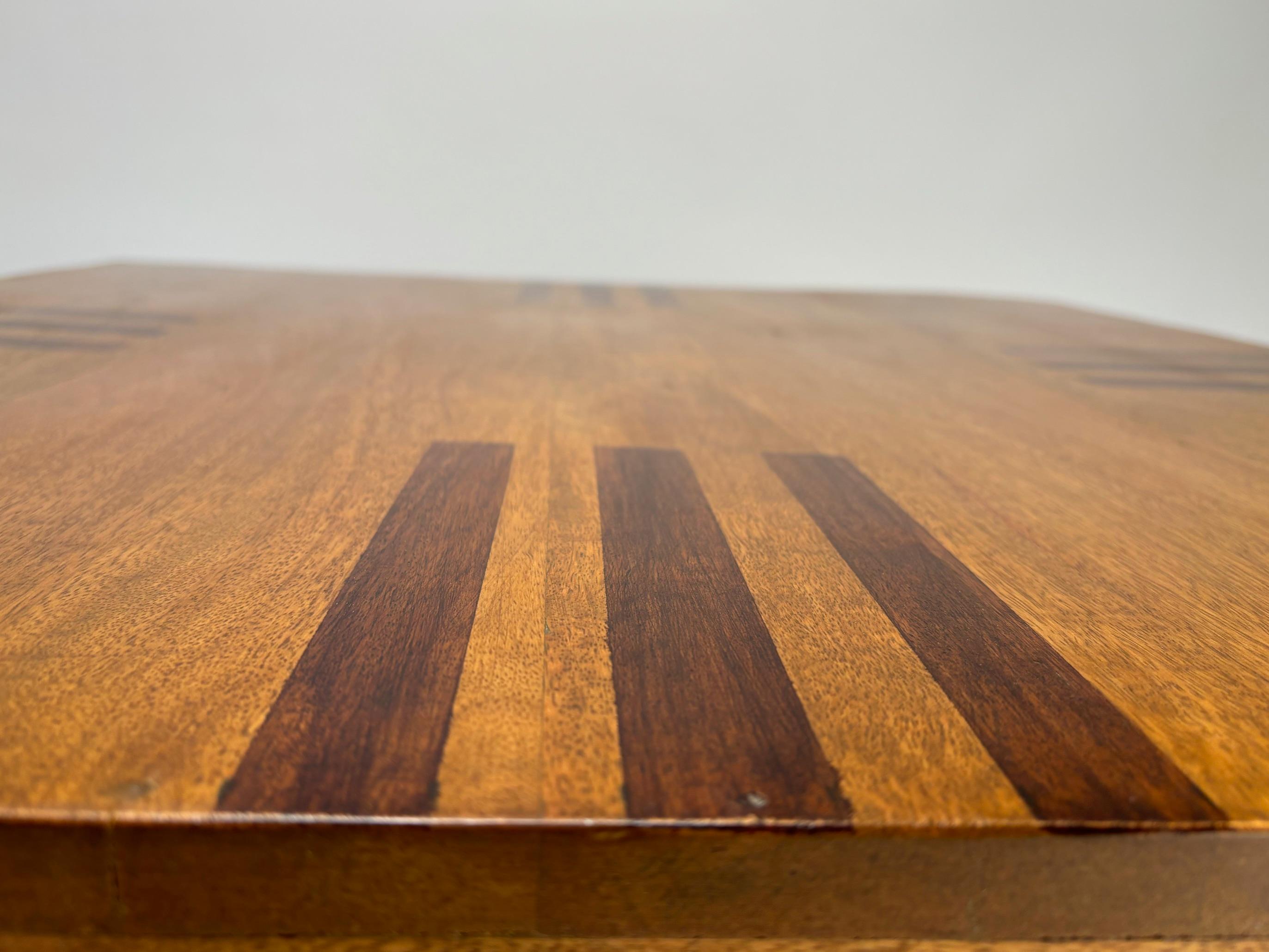Skulpturaler Couchtisch Déco aus Holz, Italien (Italienisch) im Angebot