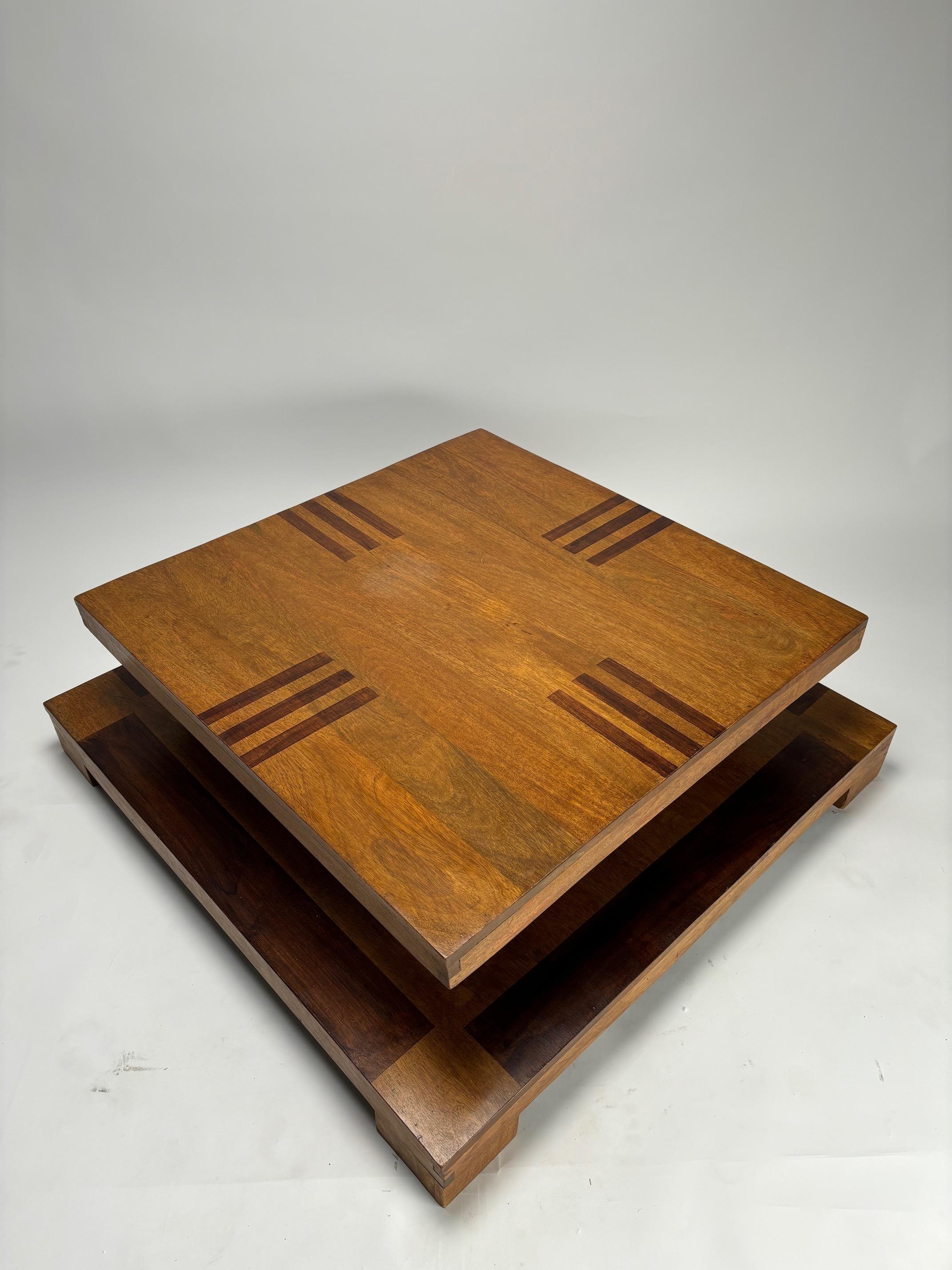 Skulpturaler Couchtisch Déco aus Holz, Italien (Ende des 20. Jahrhunderts) im Angebot