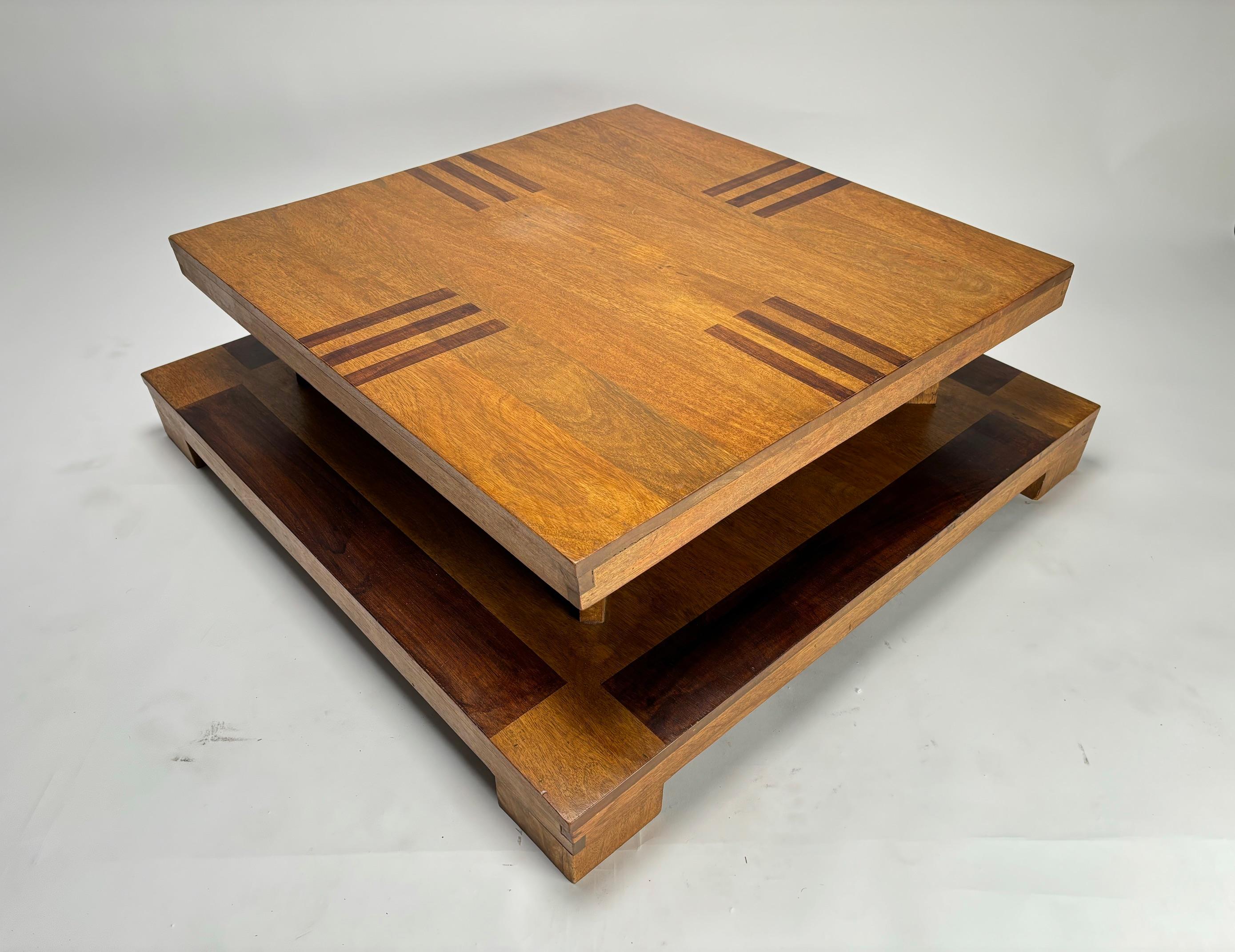Skulpturaler Couchtisch Déco aus Holz, Italien im Angebot 1