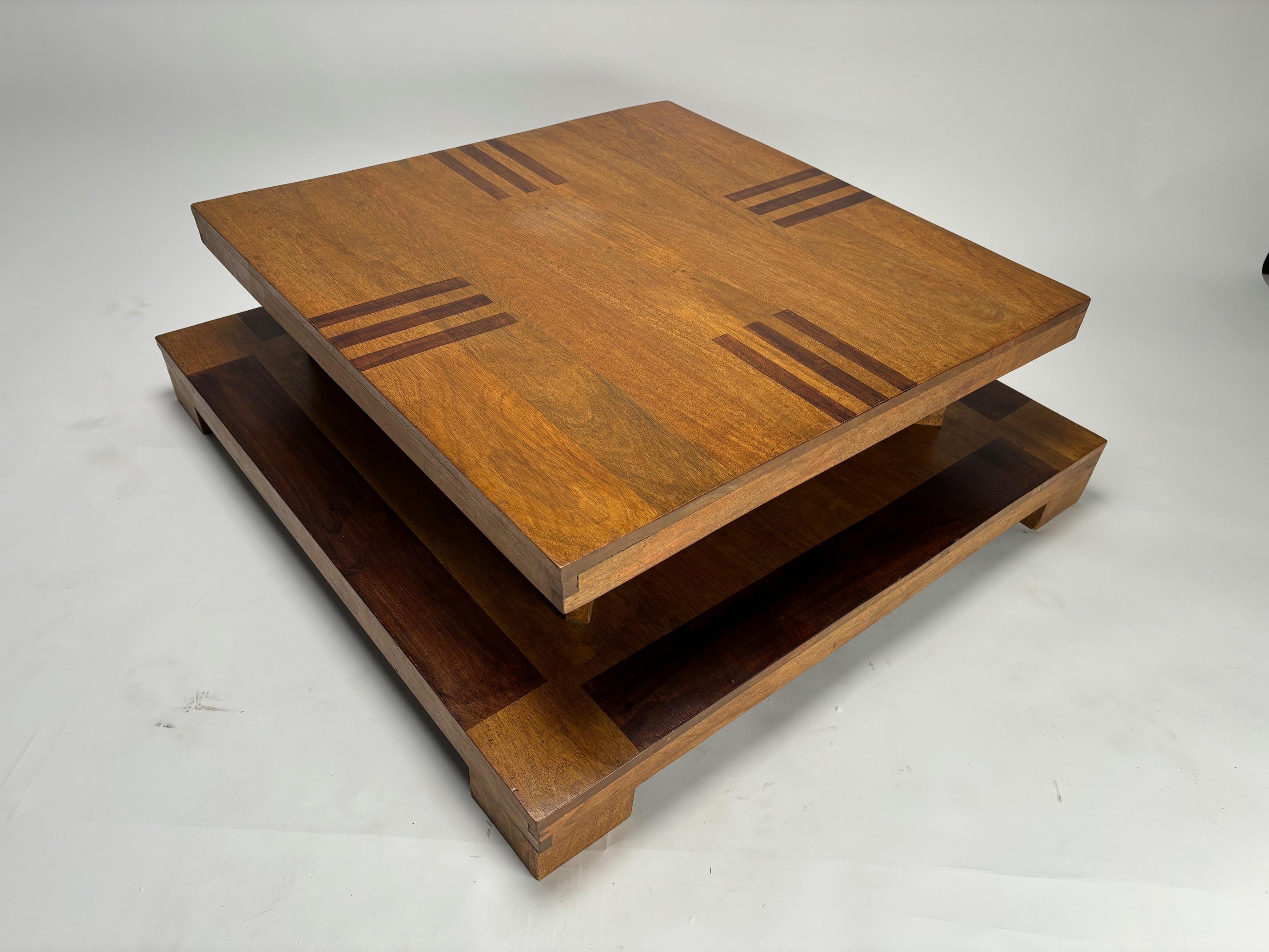 Skulpturaler Couchtisch Déco aus Holz, Italien im Angebot 2
