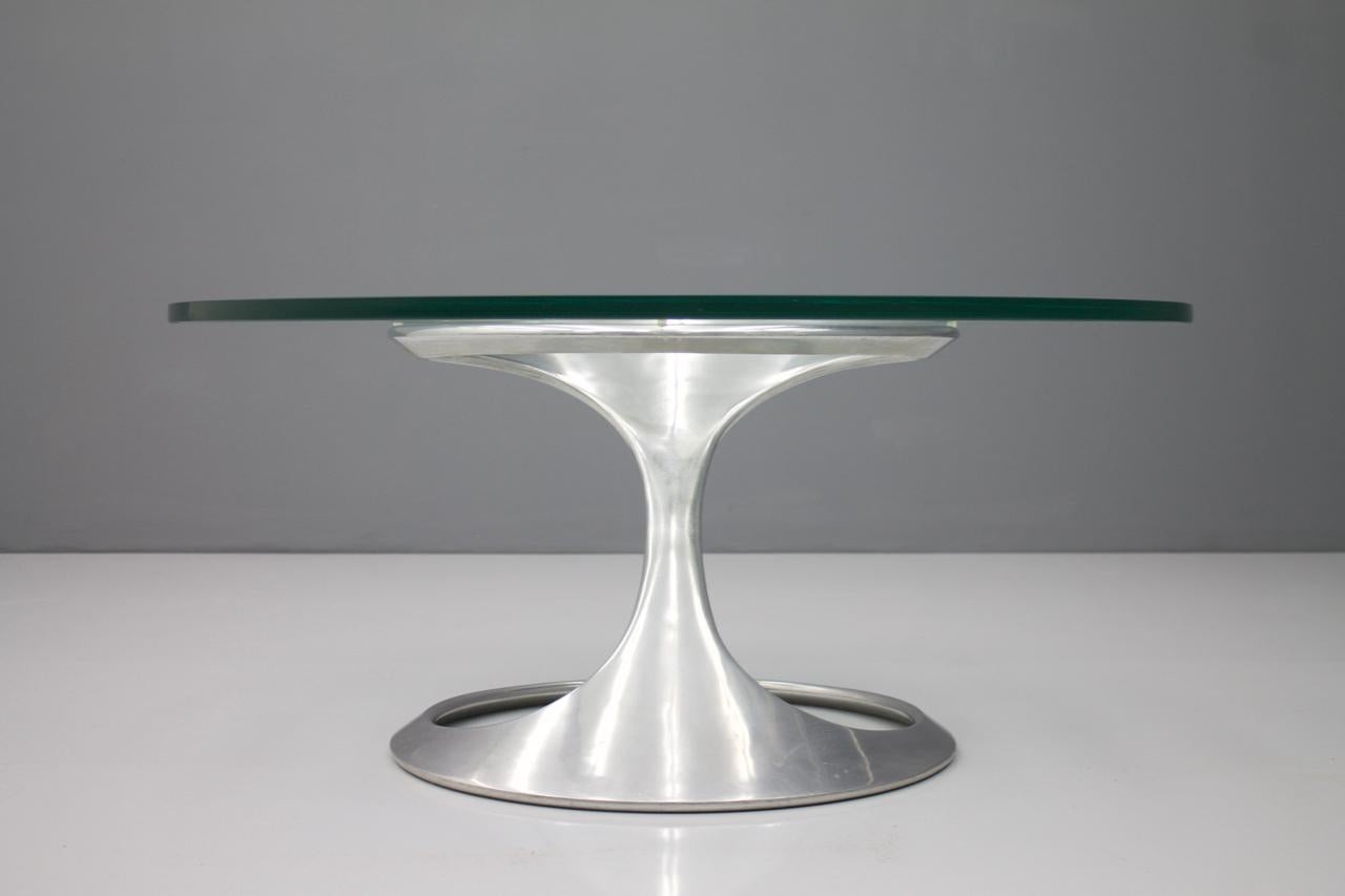 Rare sculptural aluminum coffee table with a glass table top by Knut Hesterberg for Ronald Schmidt, Germany, circa 1974-1975.
Measures: H 45cm, DM 100cm.
Very good condition.