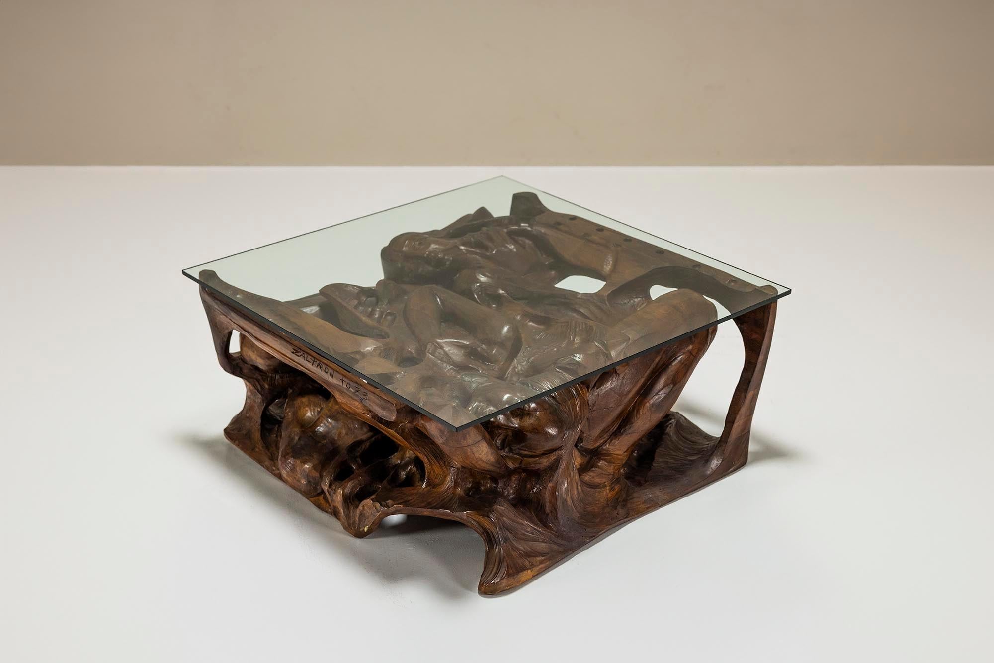 Mid-Century Modern Table basse sculpturale en bois et en verre de Gian Paulo Zaltron en vente